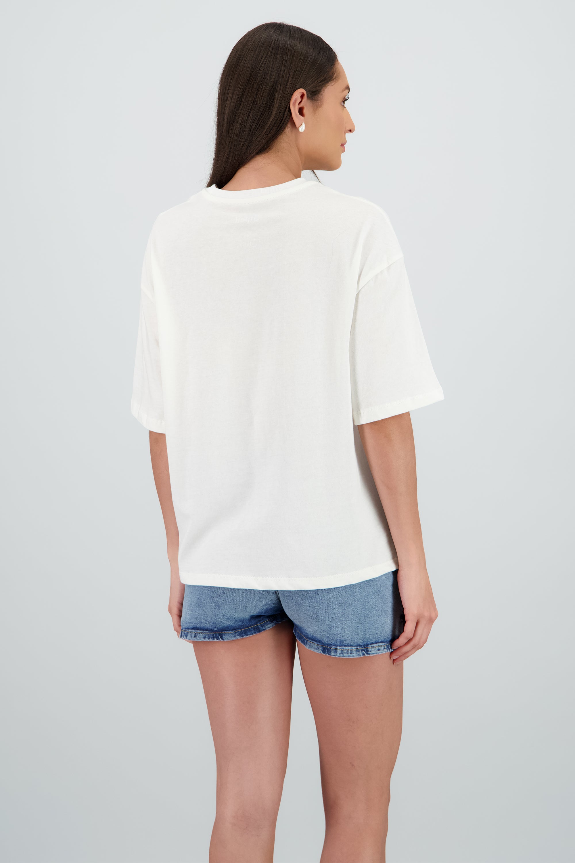 Playera over stitch dibujo HUESO