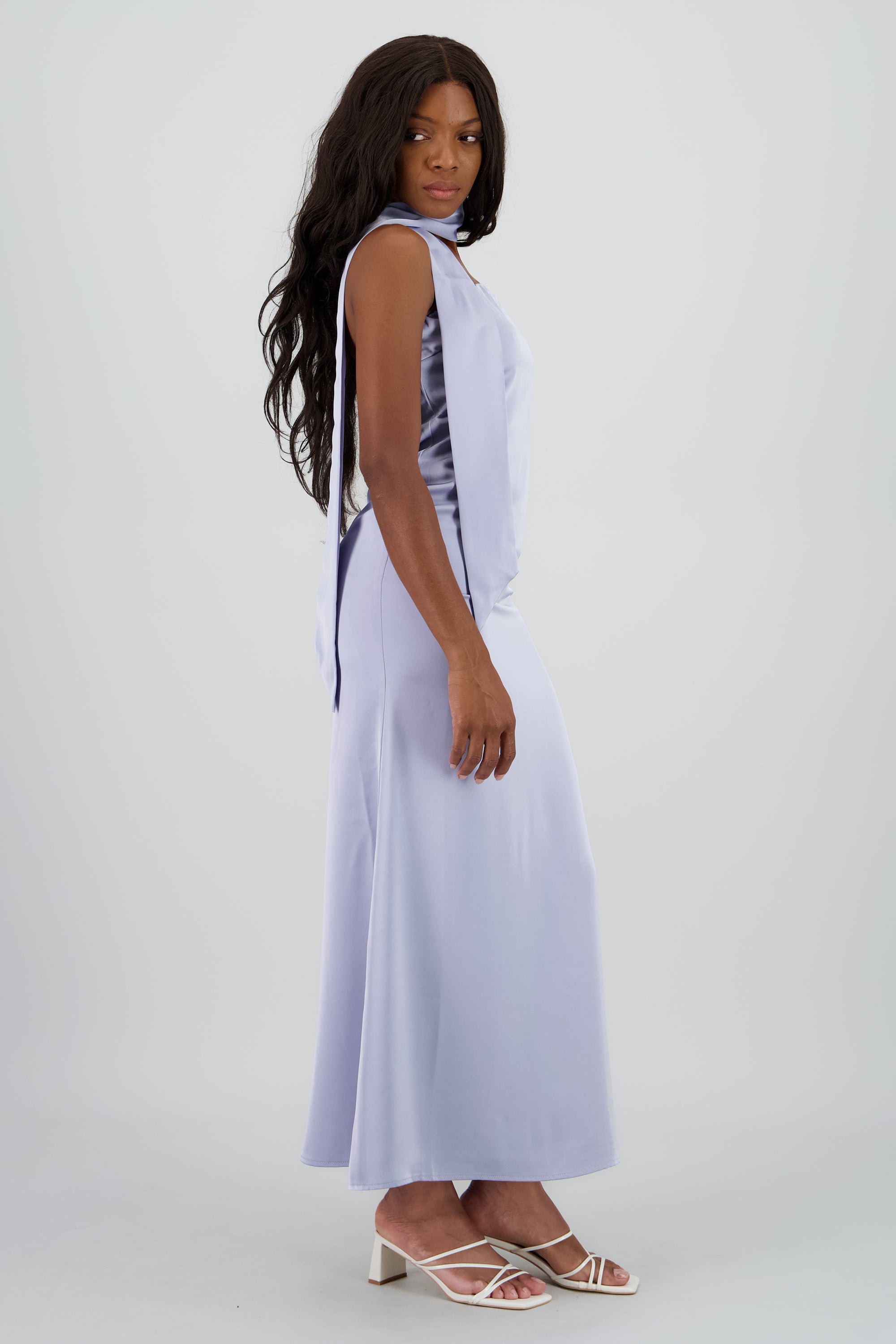 Vestido maxi satin strapless con bufanda AZUL