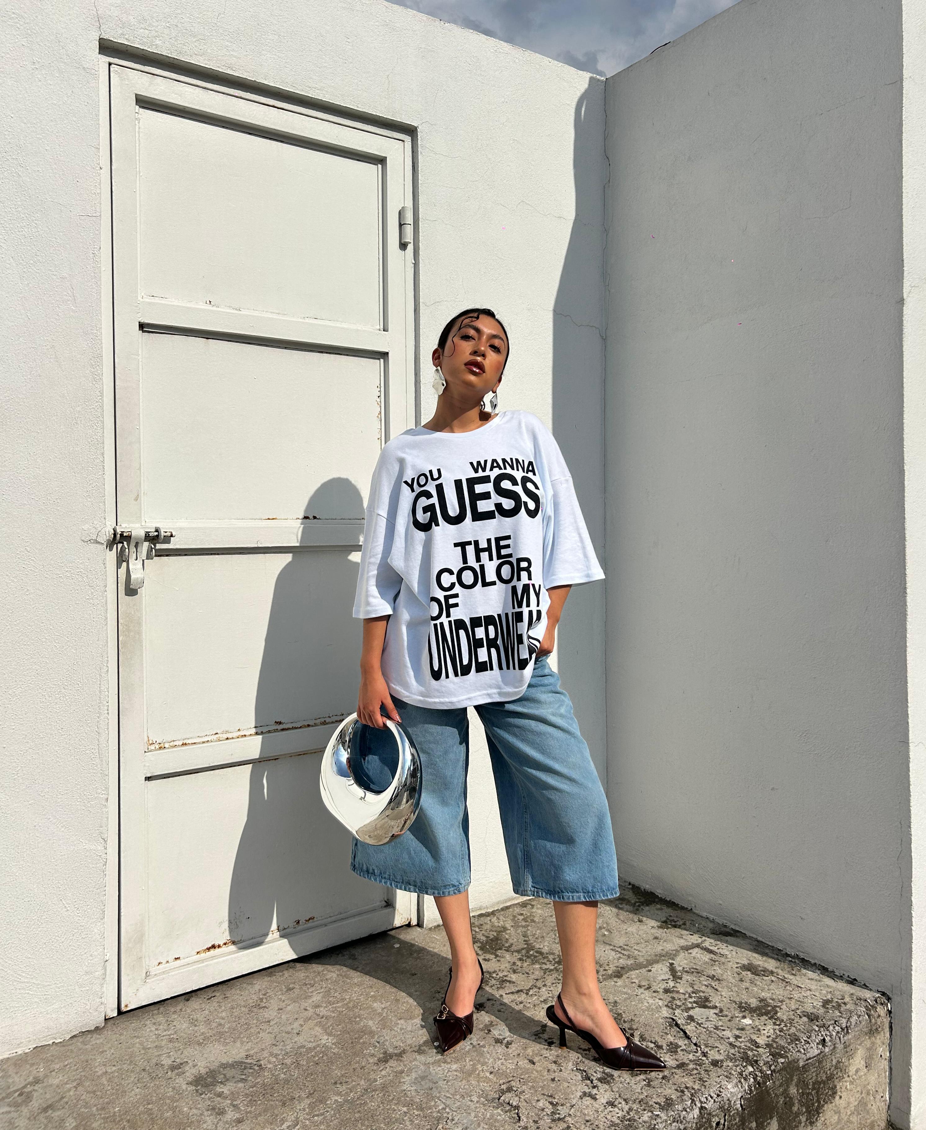 Playera Charli XCX Guess