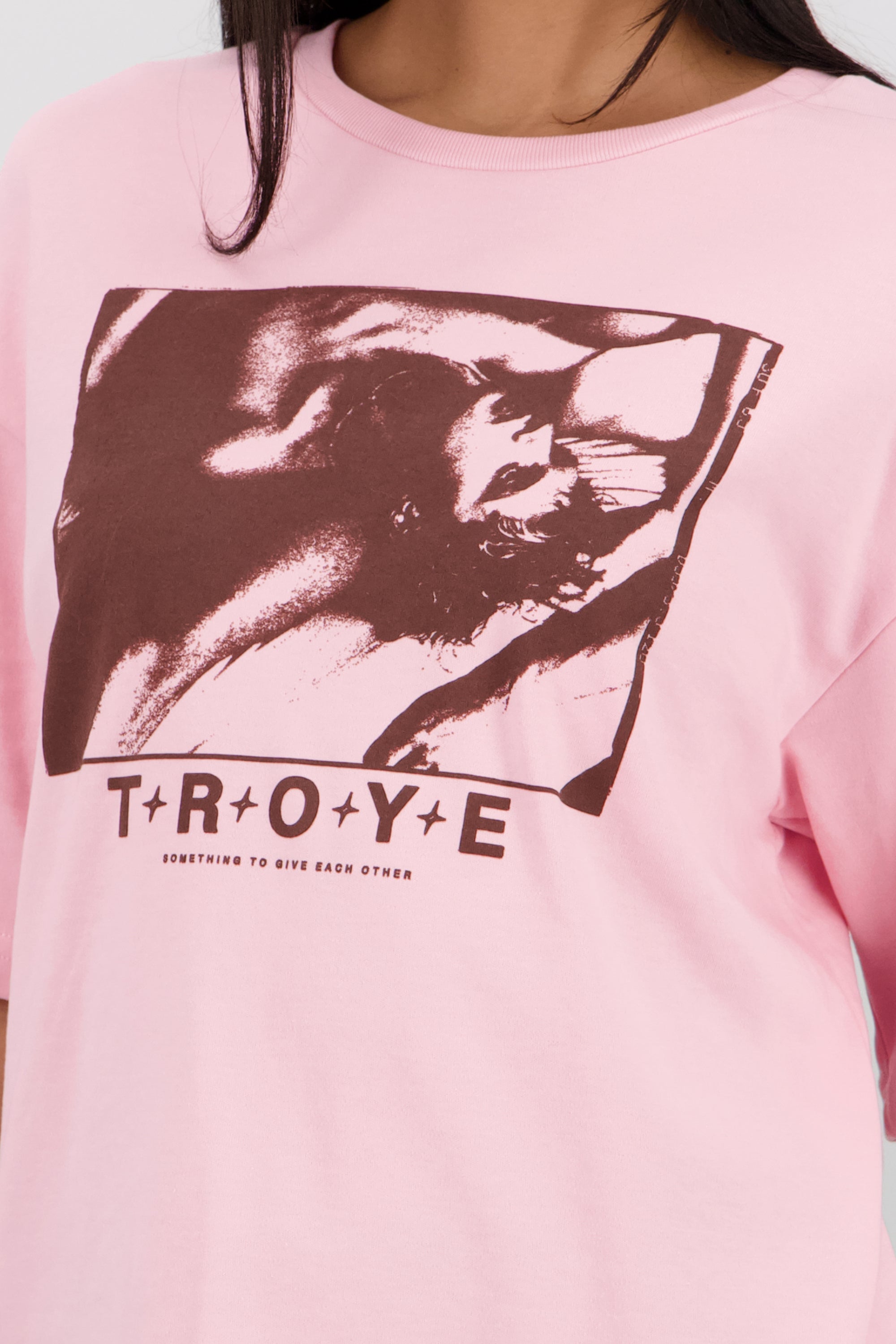 Playera over Troye sivan ROSA PASTEL