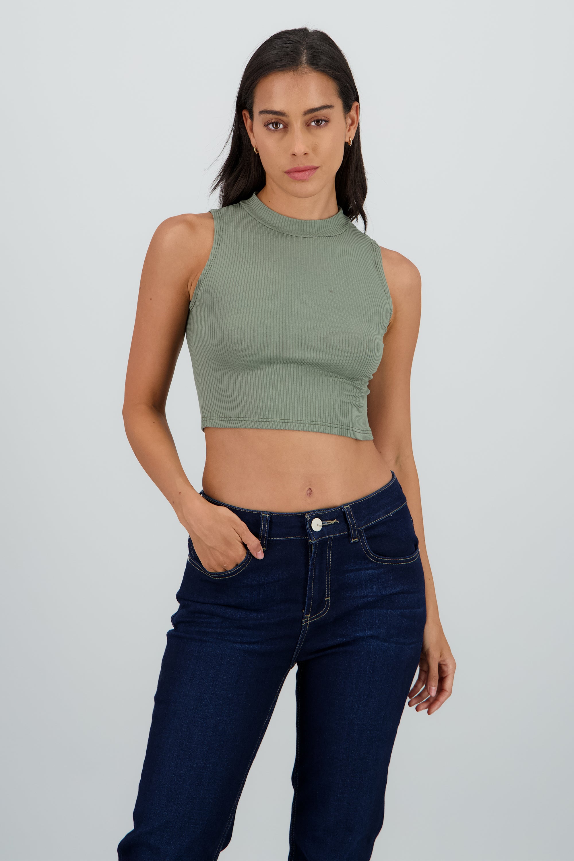 Top sin mangas cuello perkins OLIVO