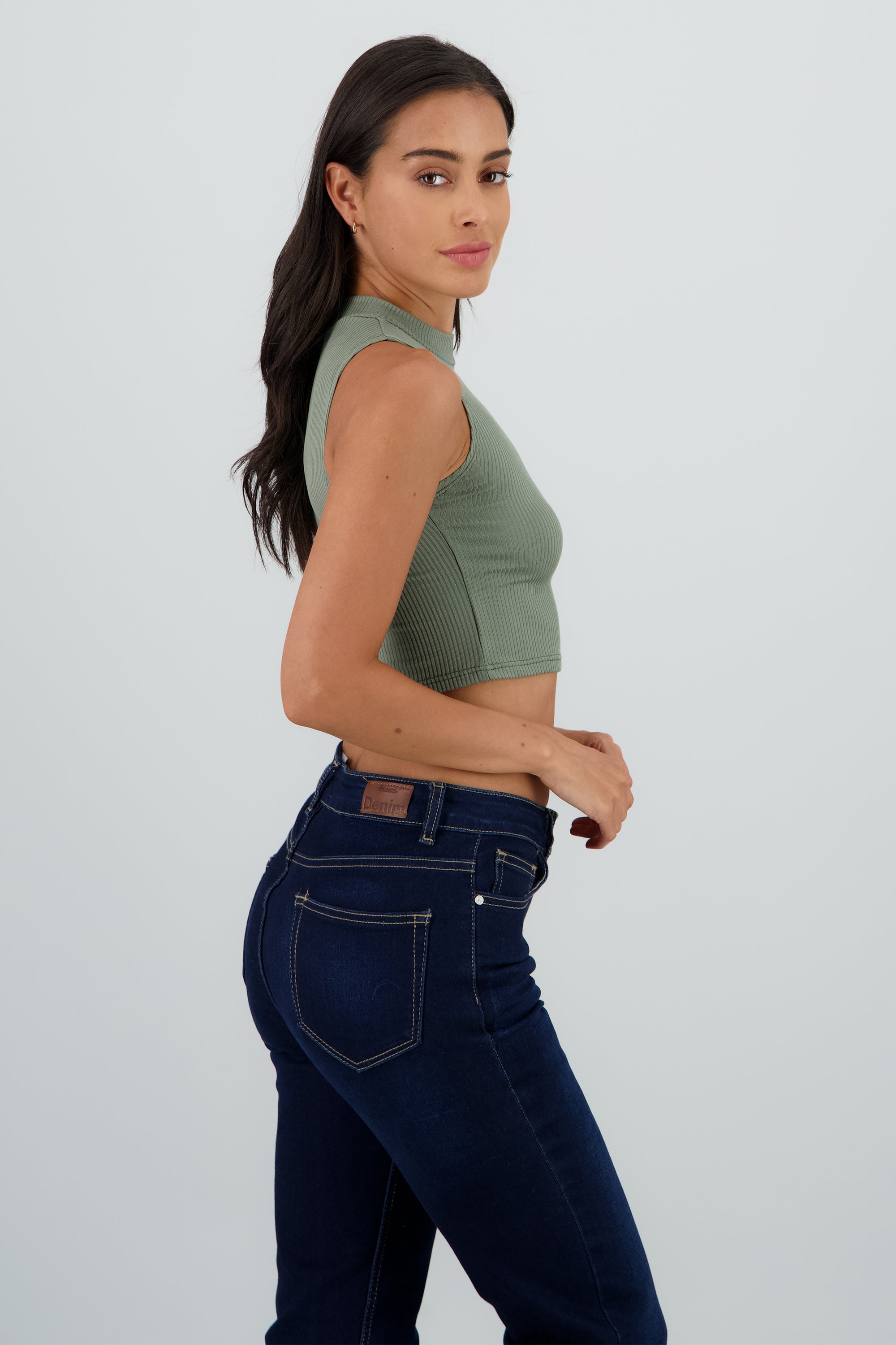 Top sin mangas cuello perkins OLIVO