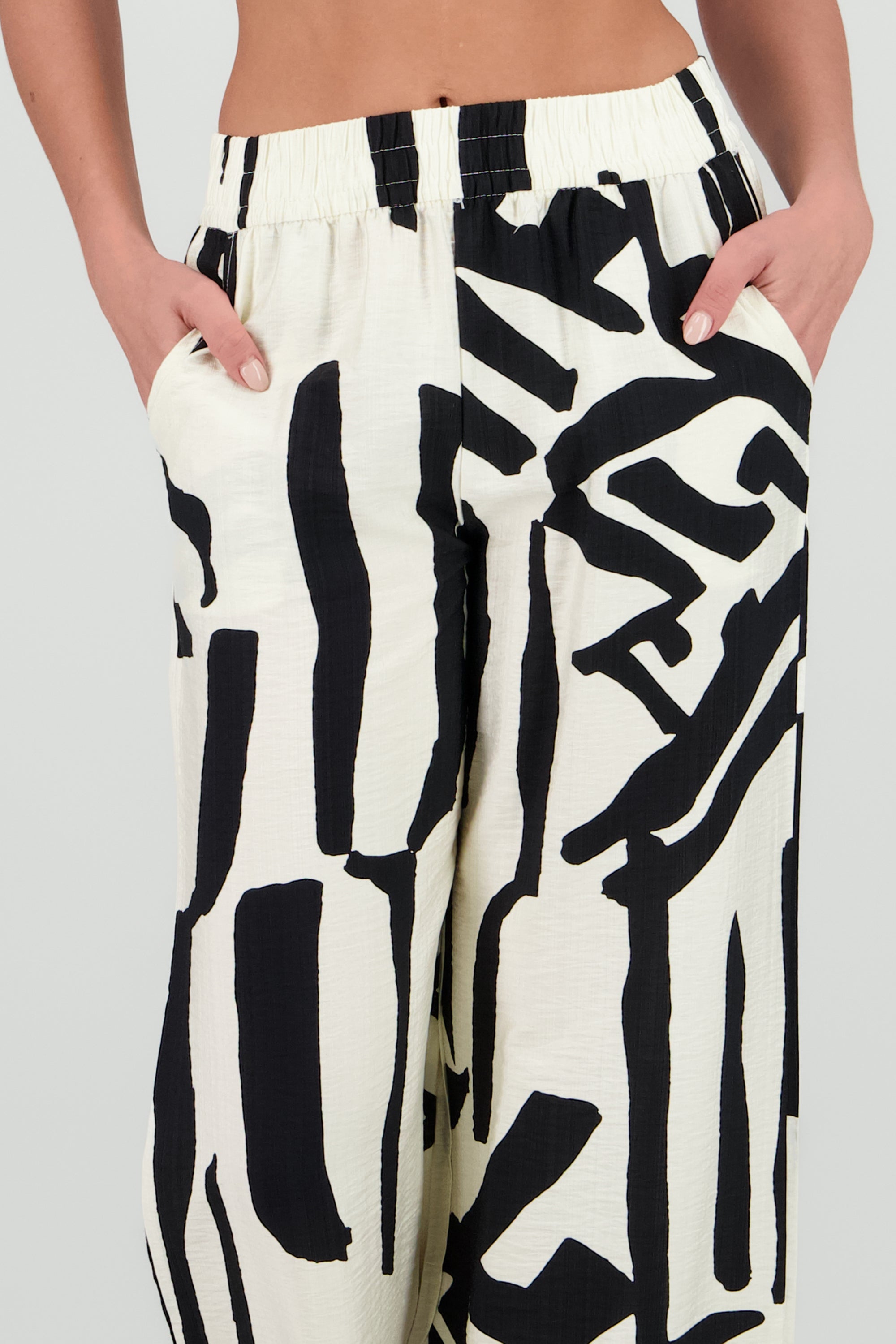 Pantalon amplio estampado geometrico NEGRO COMBO