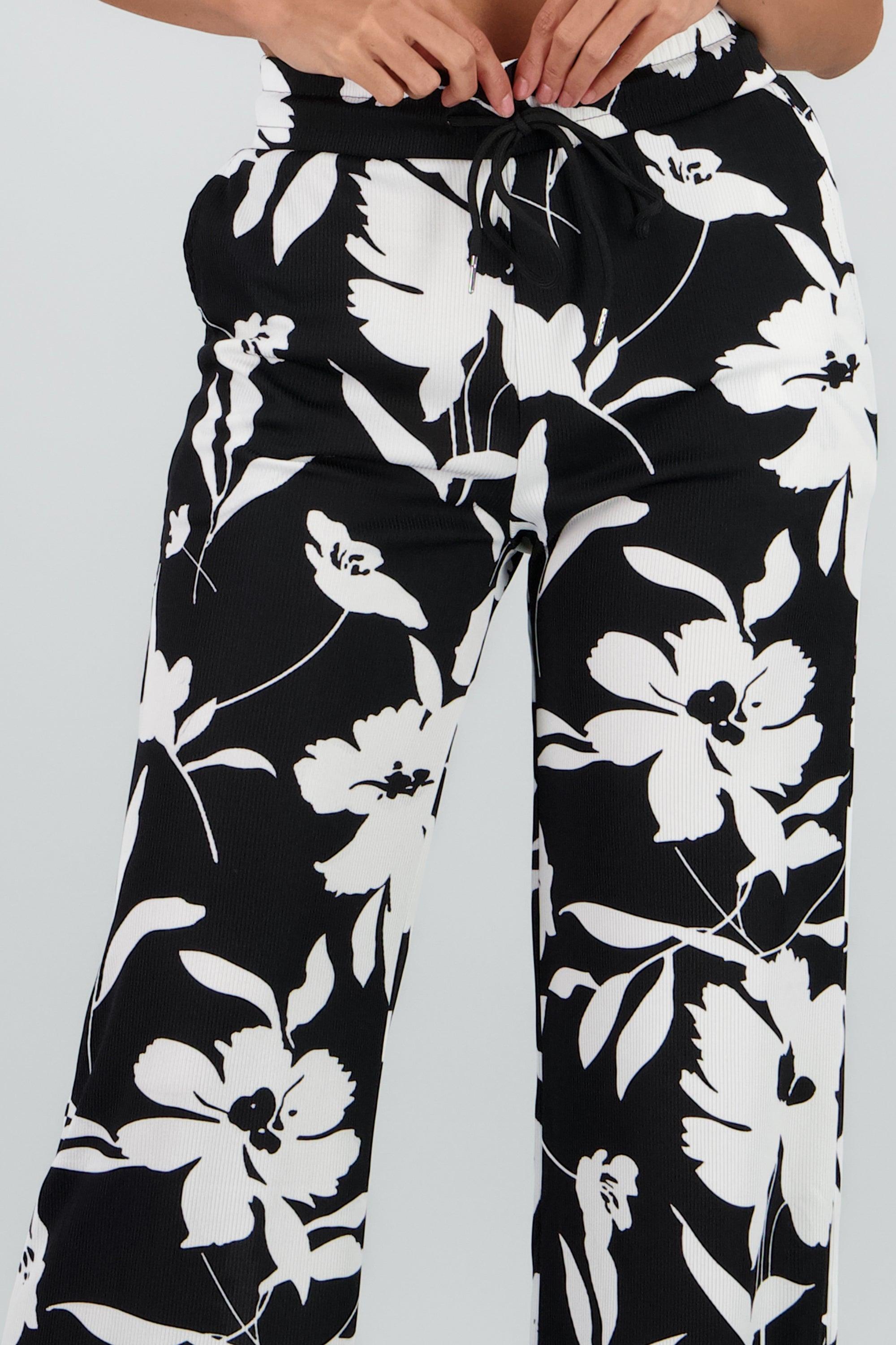 Pantalon amplio flores NEGRO COMBO