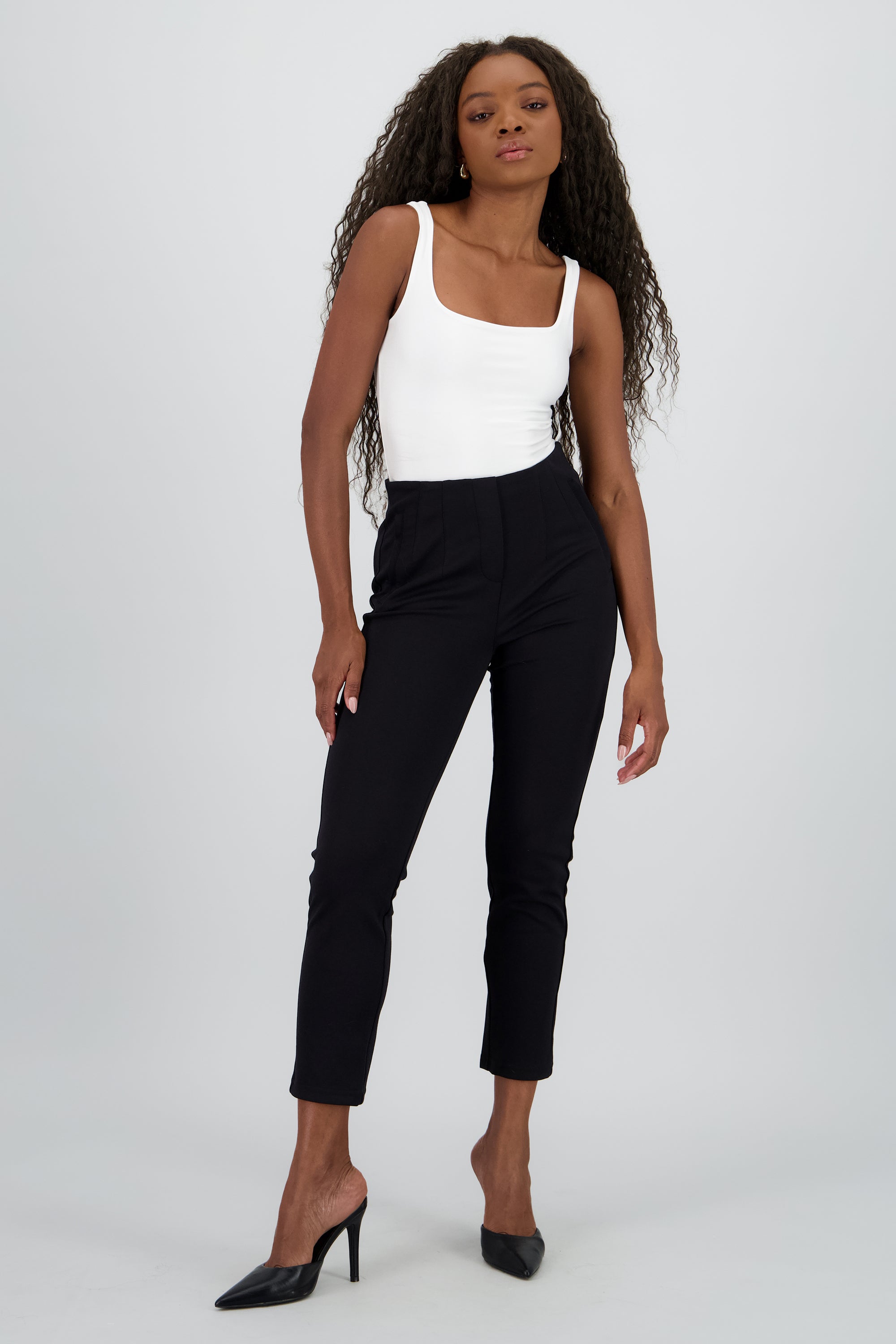 Pantalones ajustados con pinzas NEGRO