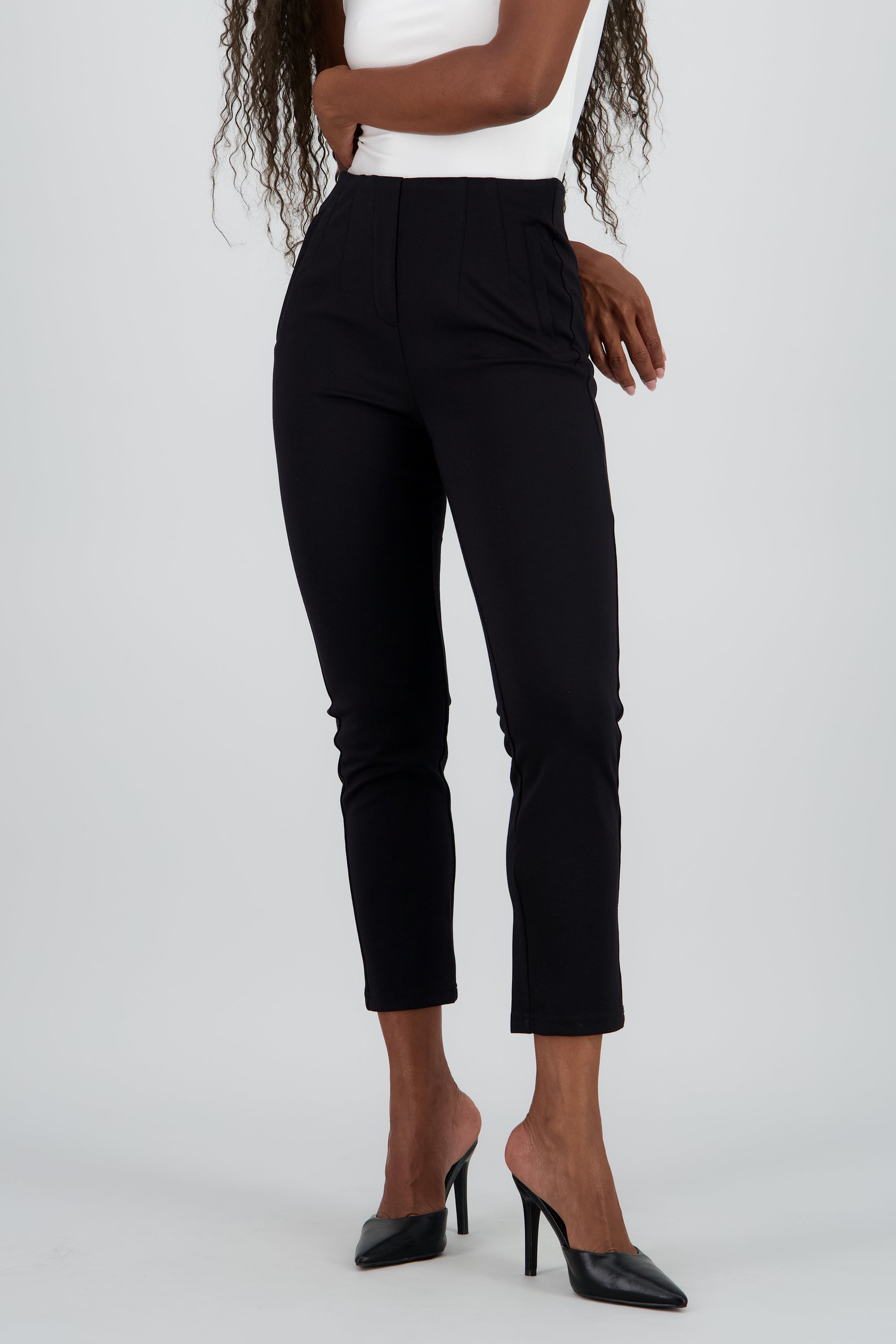 Pantalones ajustados con pinzas NEGRO
