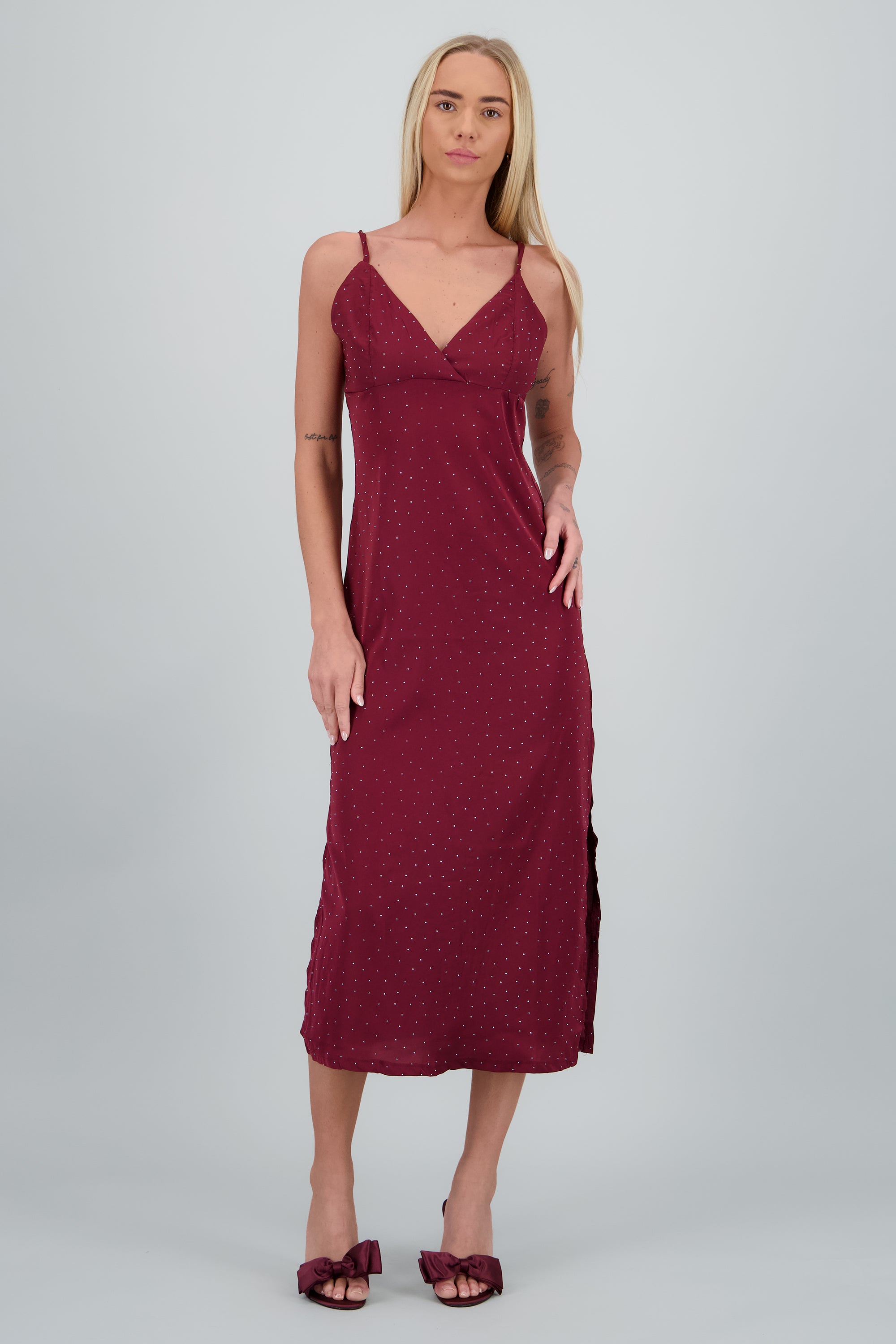 Tacon alto mula moño satinado VINO