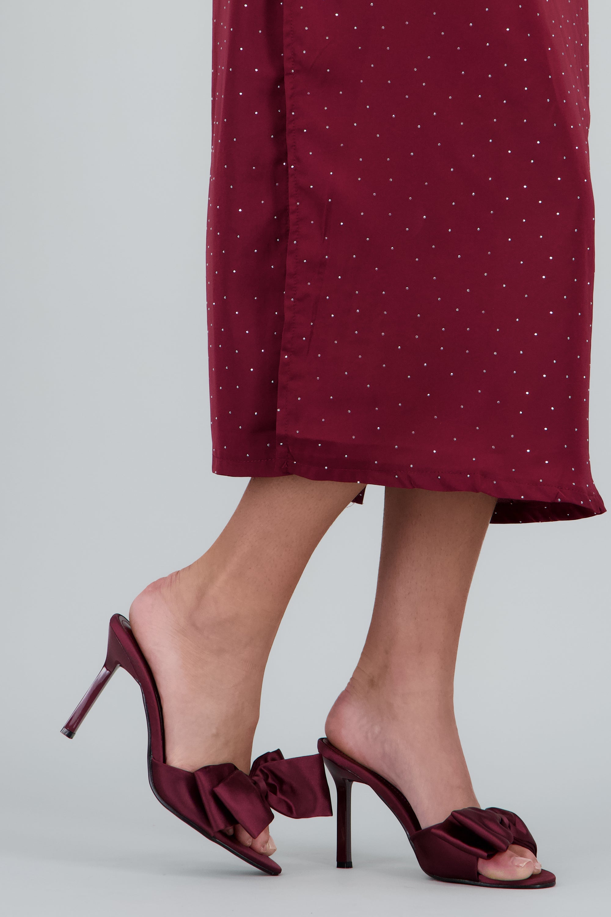 Tacon alto mula moño satinado VINO