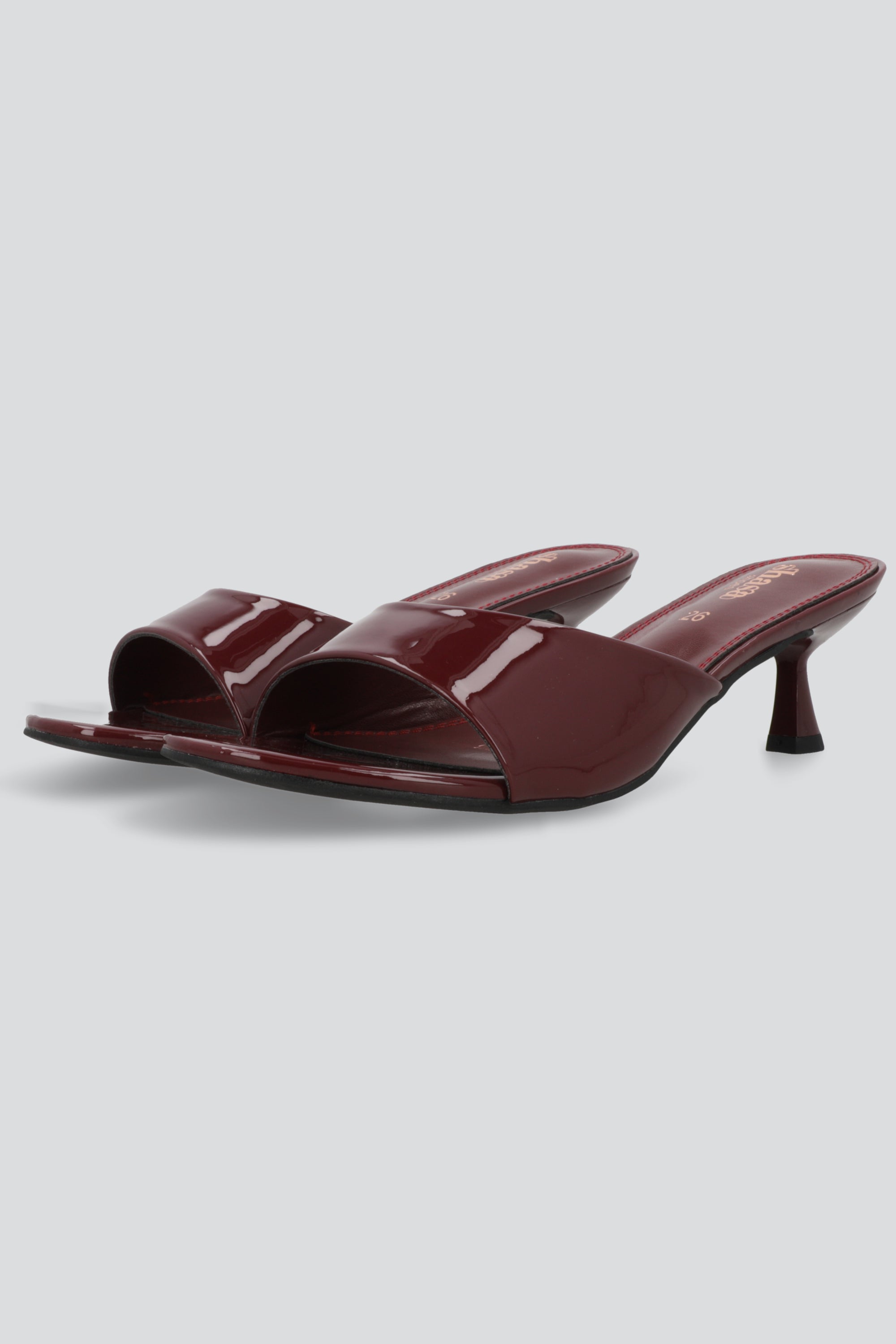 Tacon kitten mula peep toe VINO