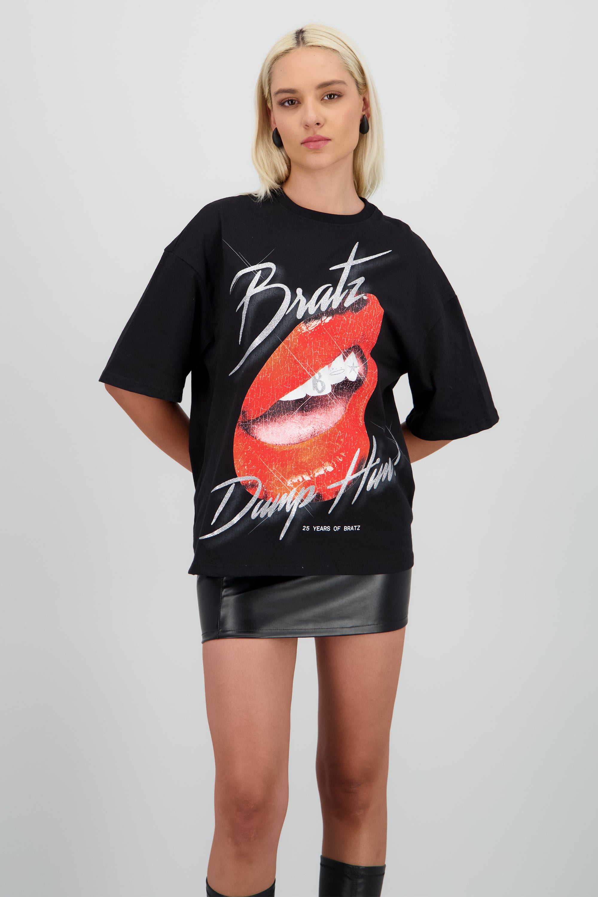 Playera over labios bratz NEGRO