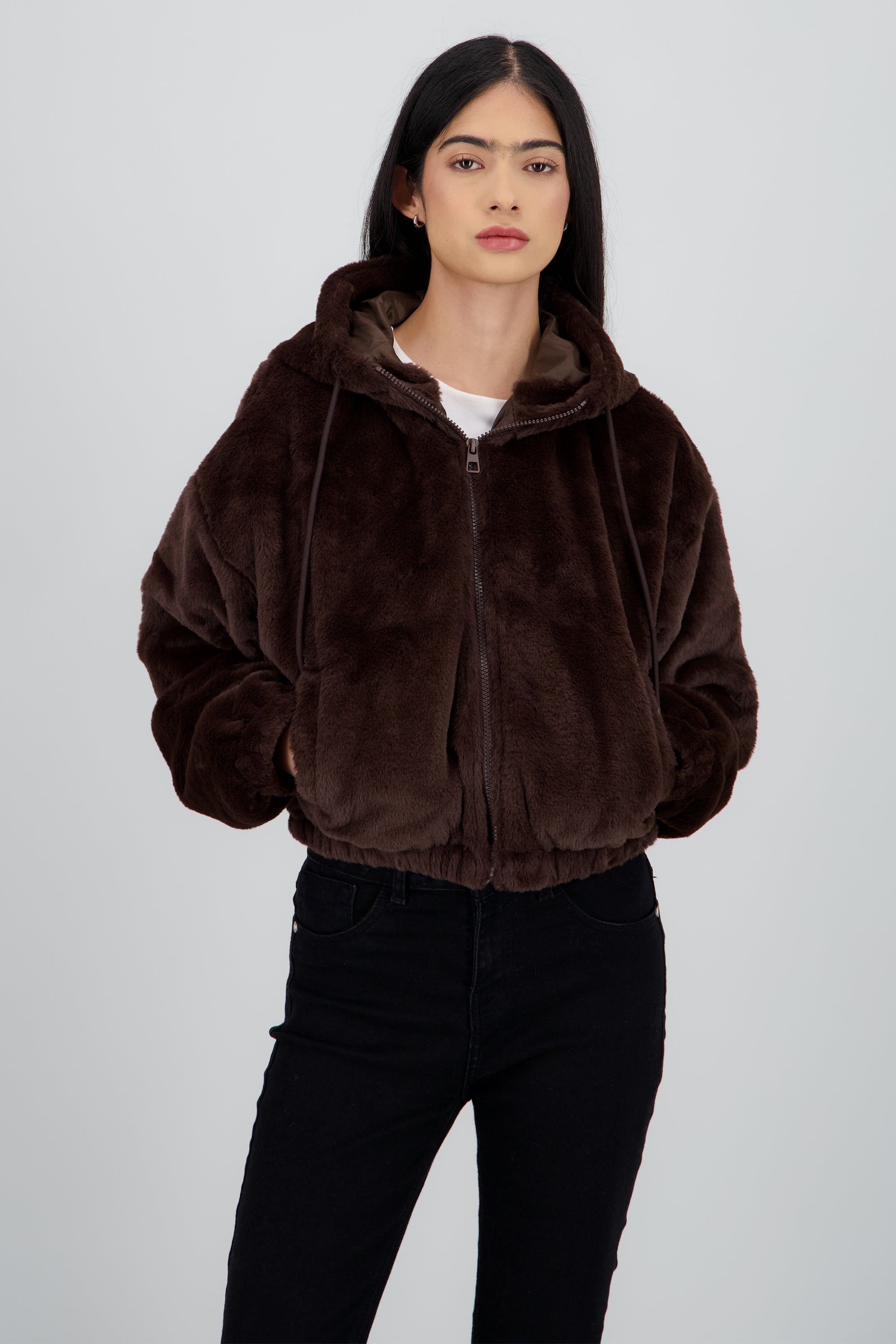 Chamarra corta pelo sintetico con cierre CAFE OBSCURO