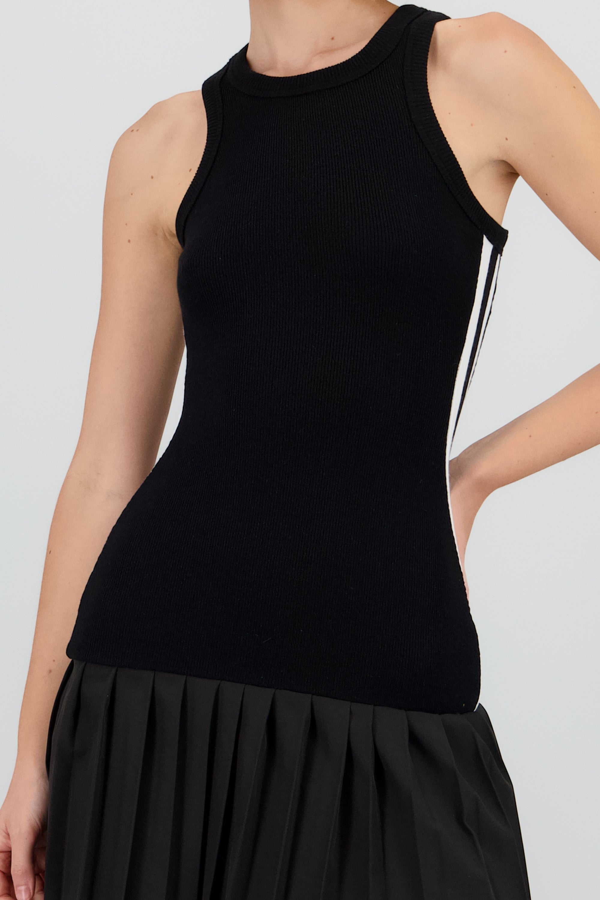 Vestido mini tejido detalle tela NEGRO
