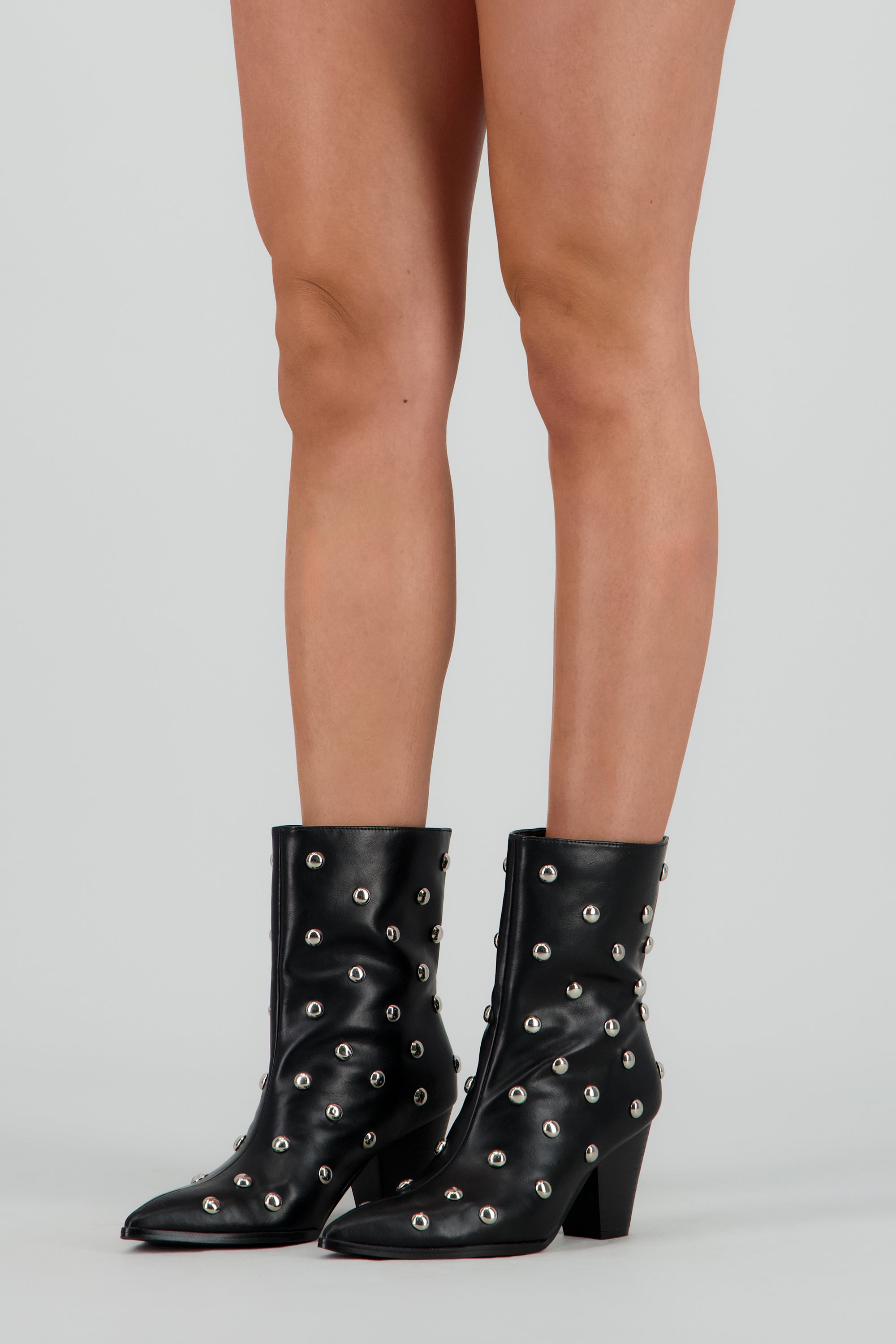 Botin pointy mega studs