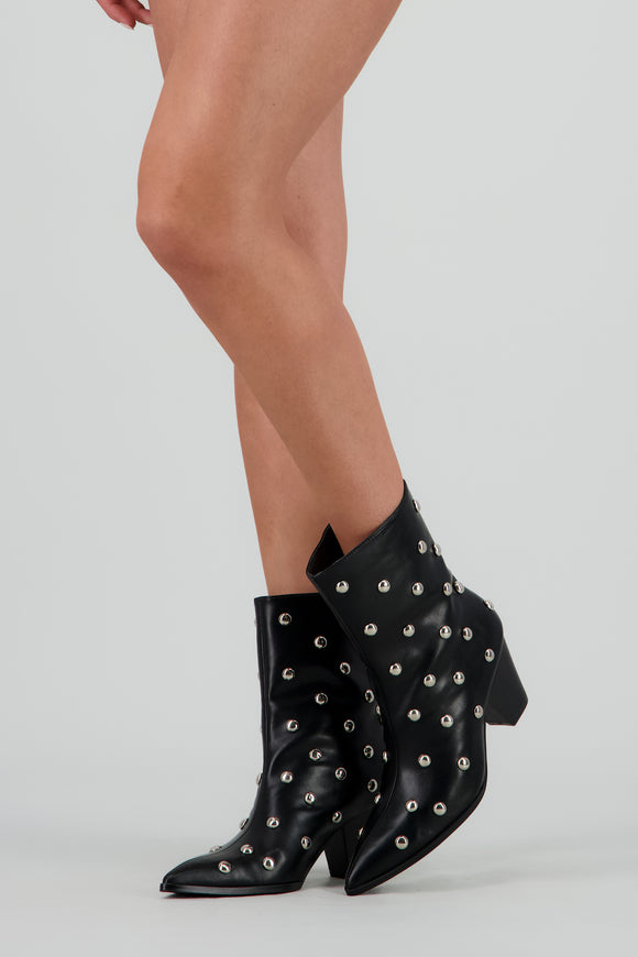 Botin pointy mega studs