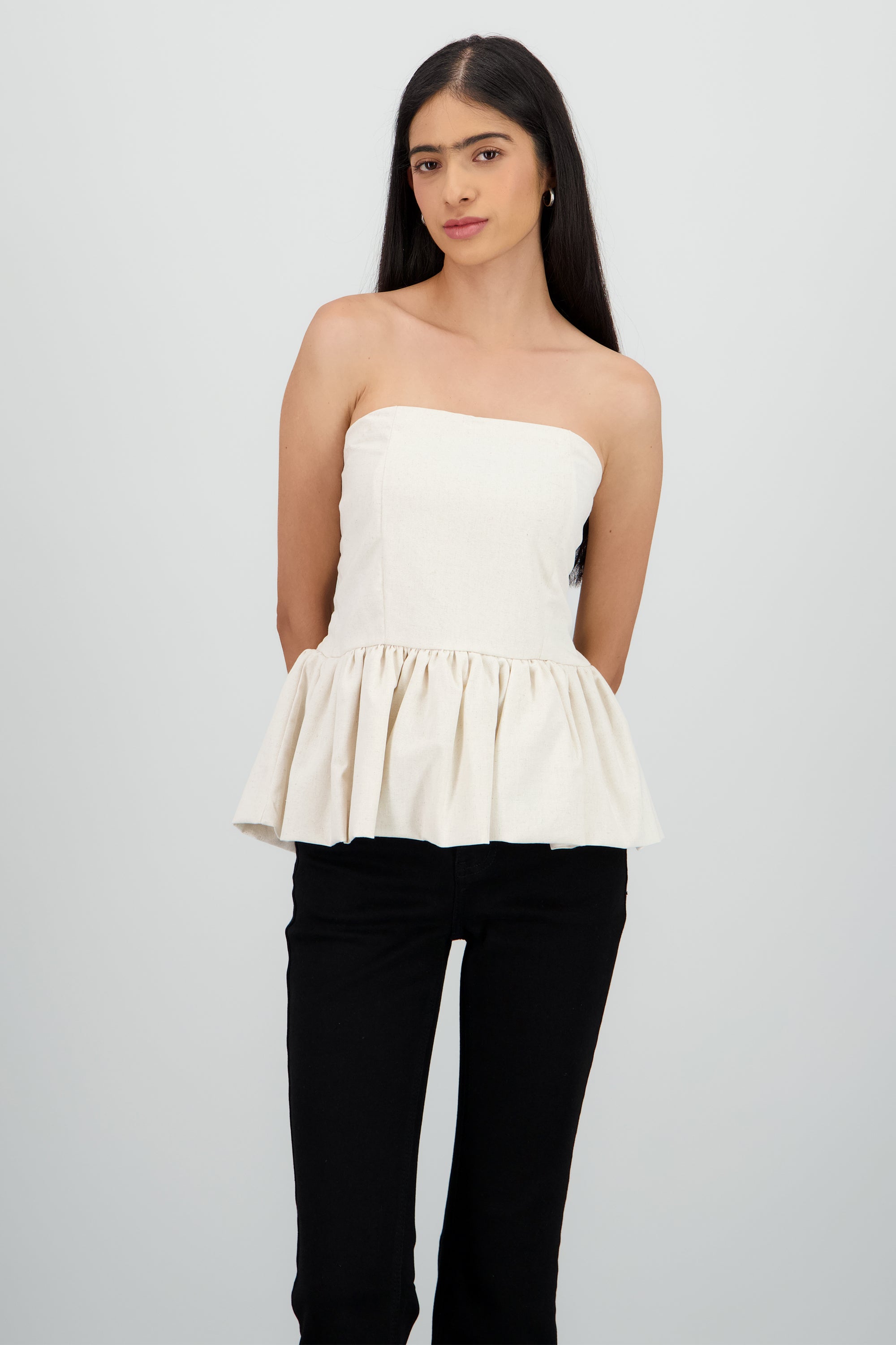 Top strapless durbuja detalle smock HUESO