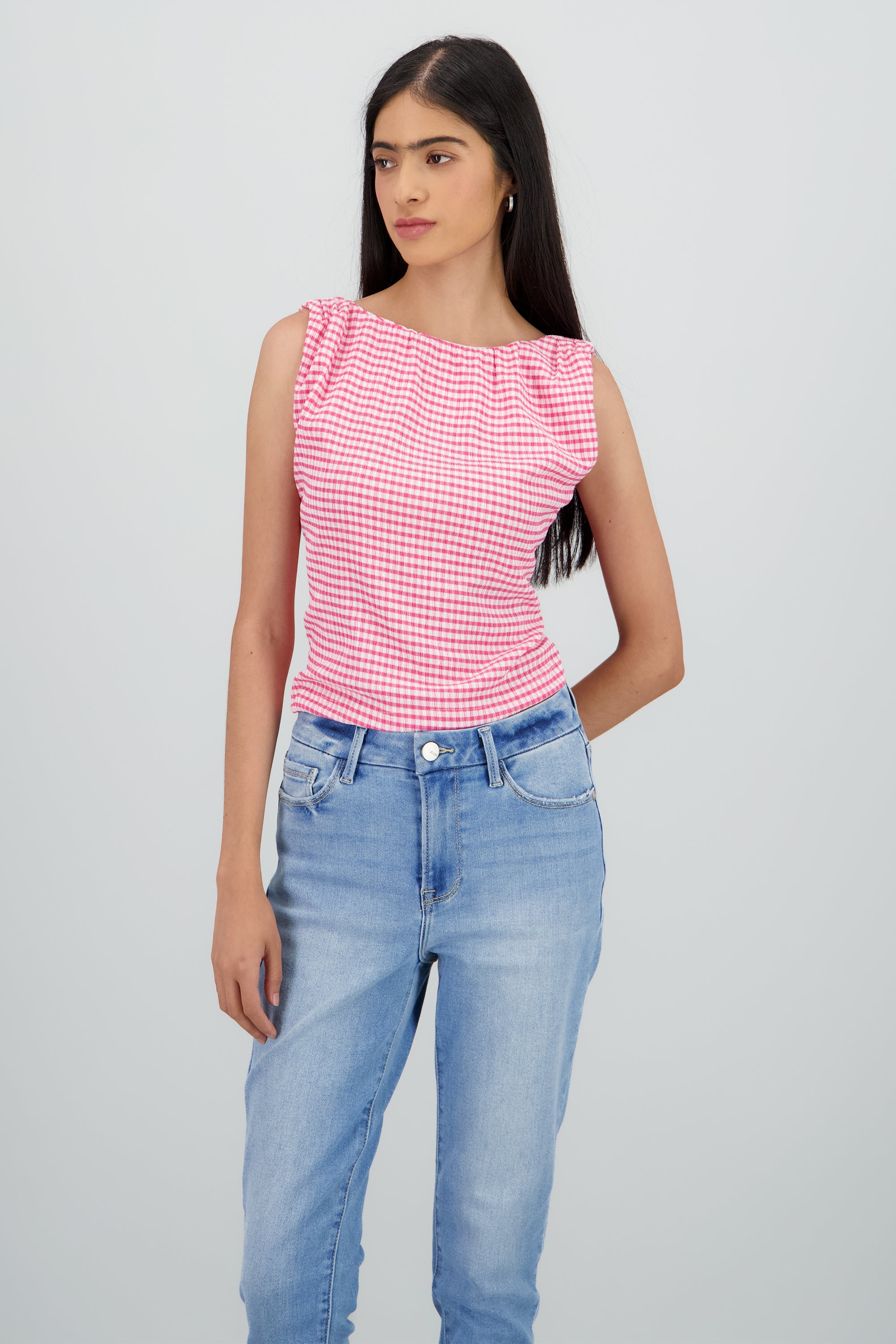 Top sin manga detalle espalda descubierta moño ROSA COMBO