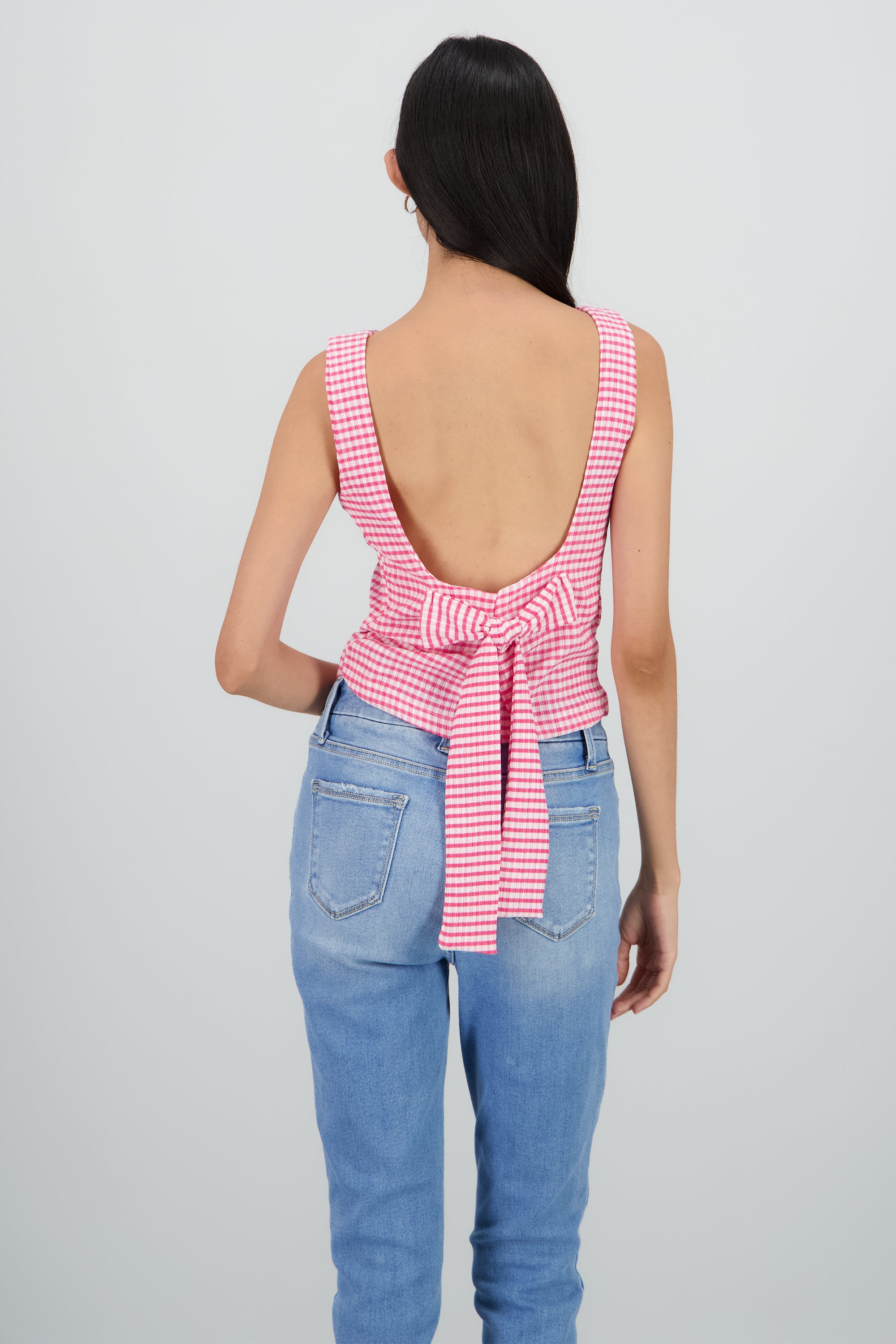 Top sin manga detalle espalda descubierta moño ROSA COMBO