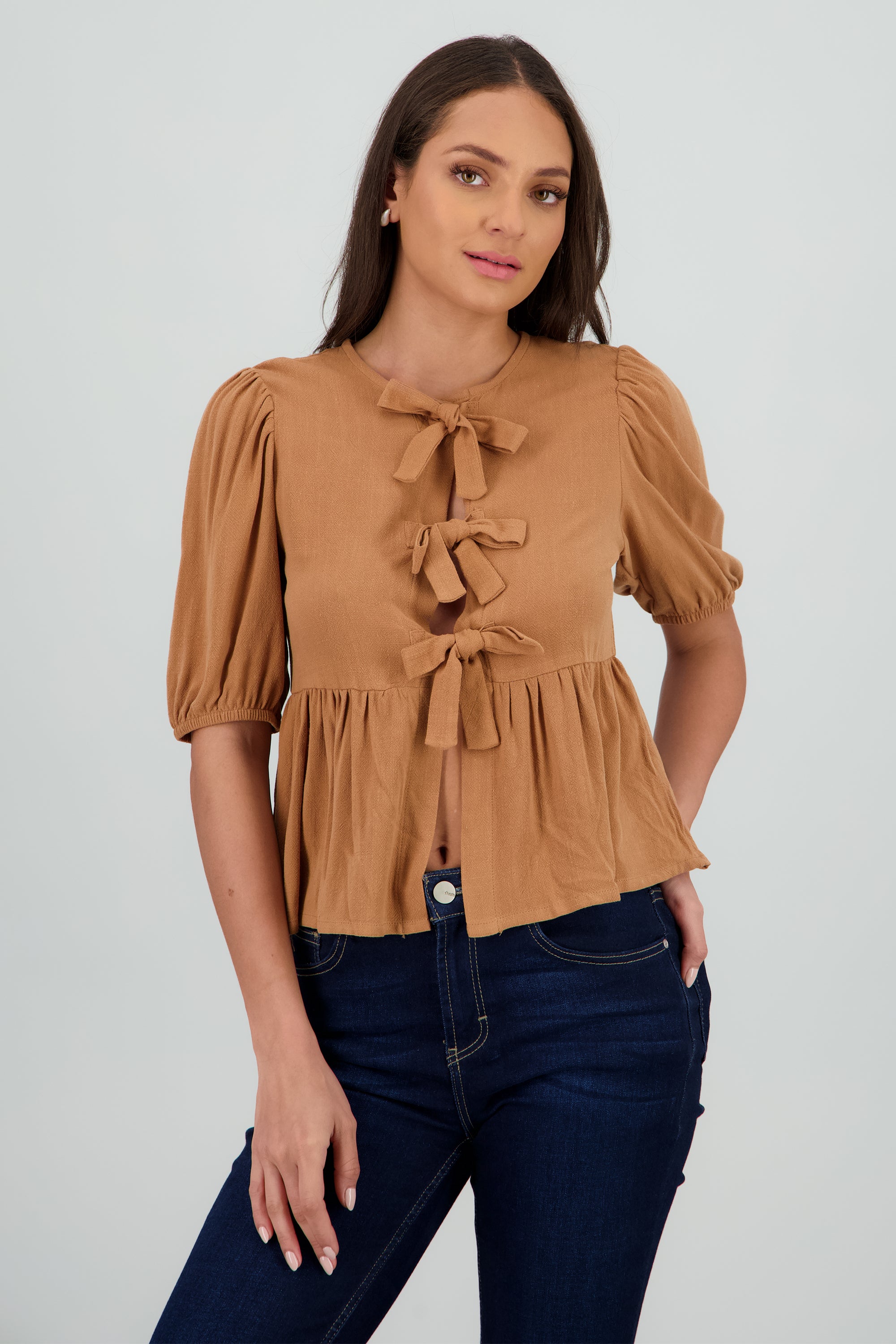 Blusa manga abullonada con moños CAMELLO