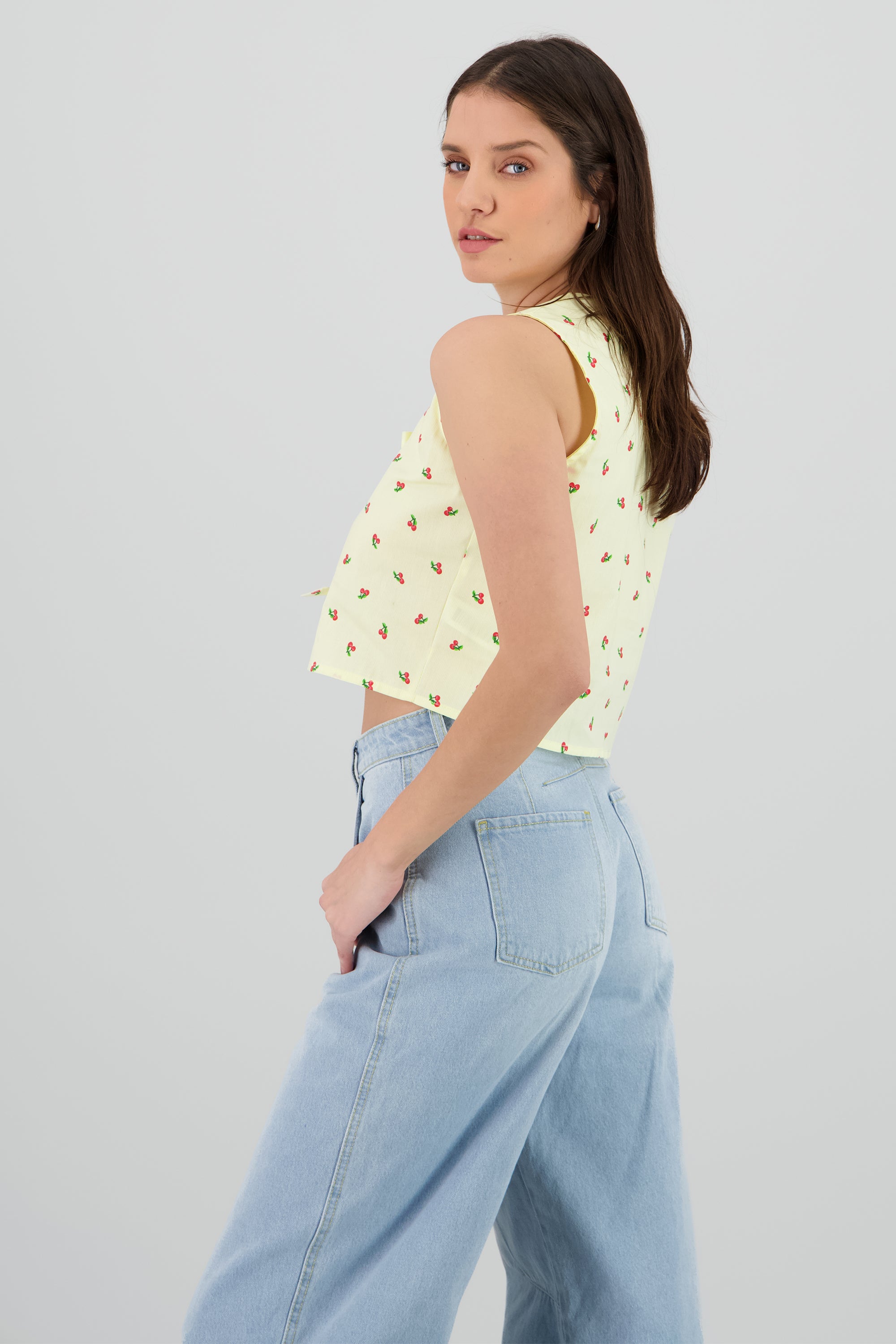 Blusa sin manga detalle lazos cerezas AMARILLO PASTEL