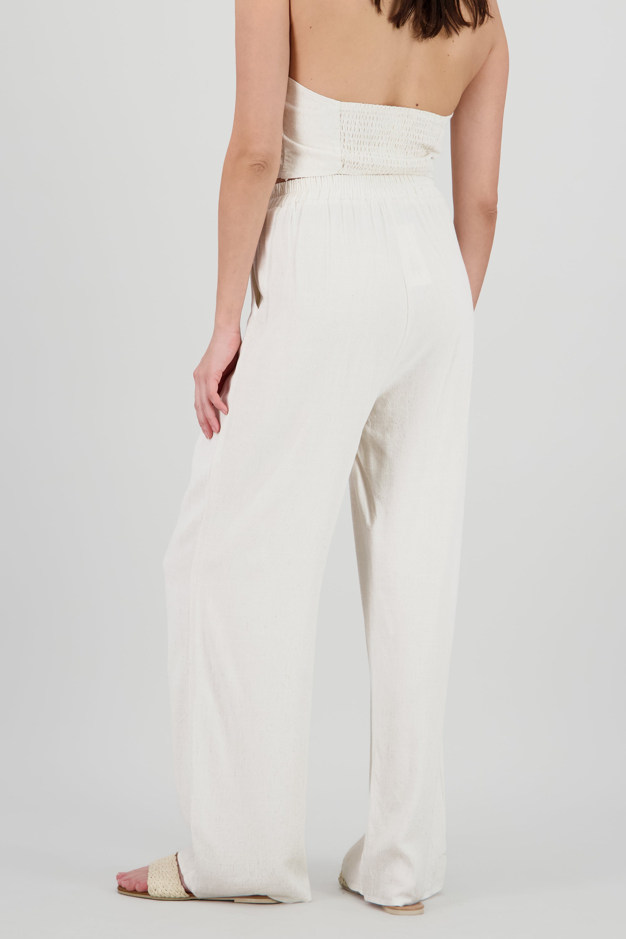 Pantalon pinzas ligero amplio HUESO