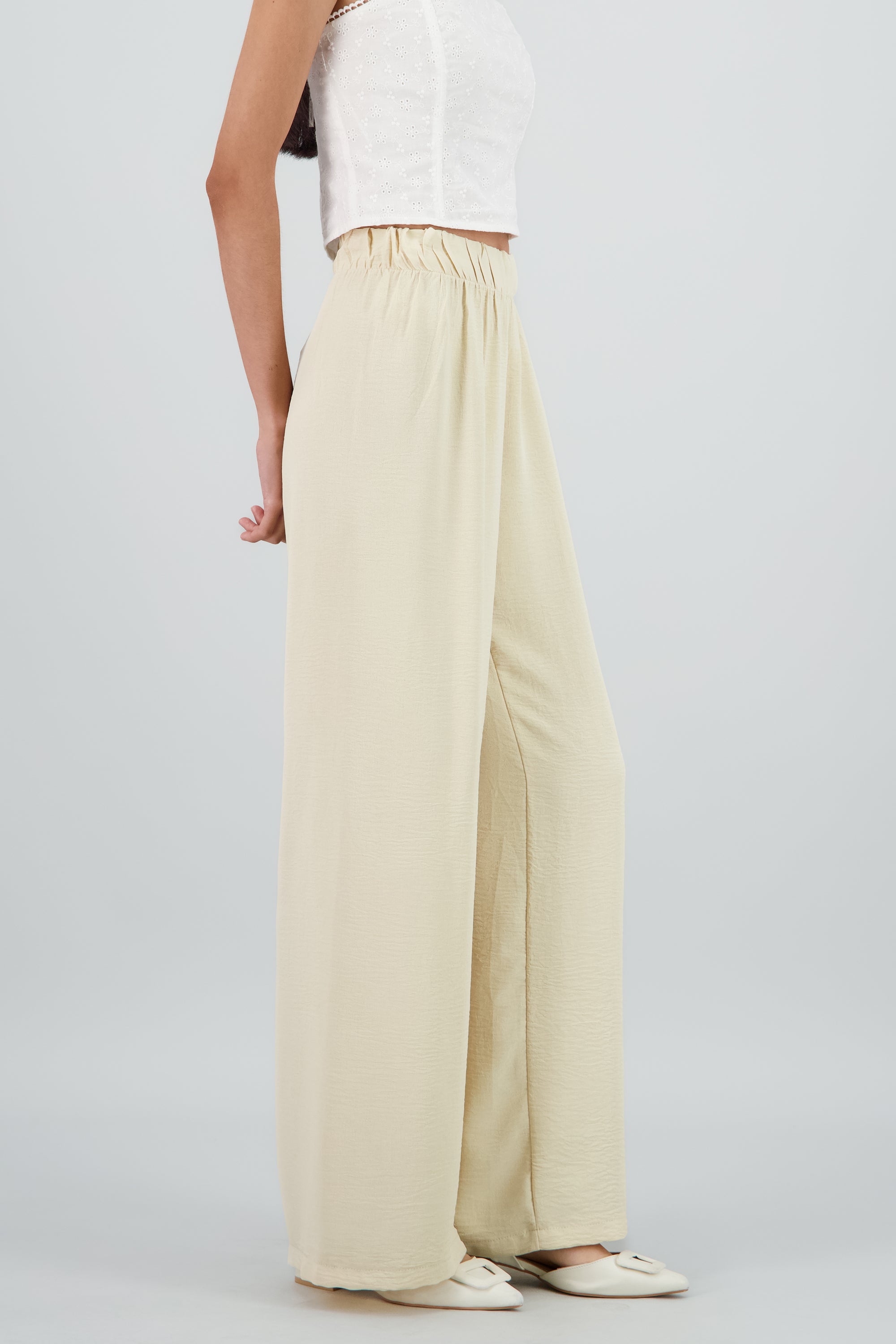 Pantalon detalle resorte fluido CREMA