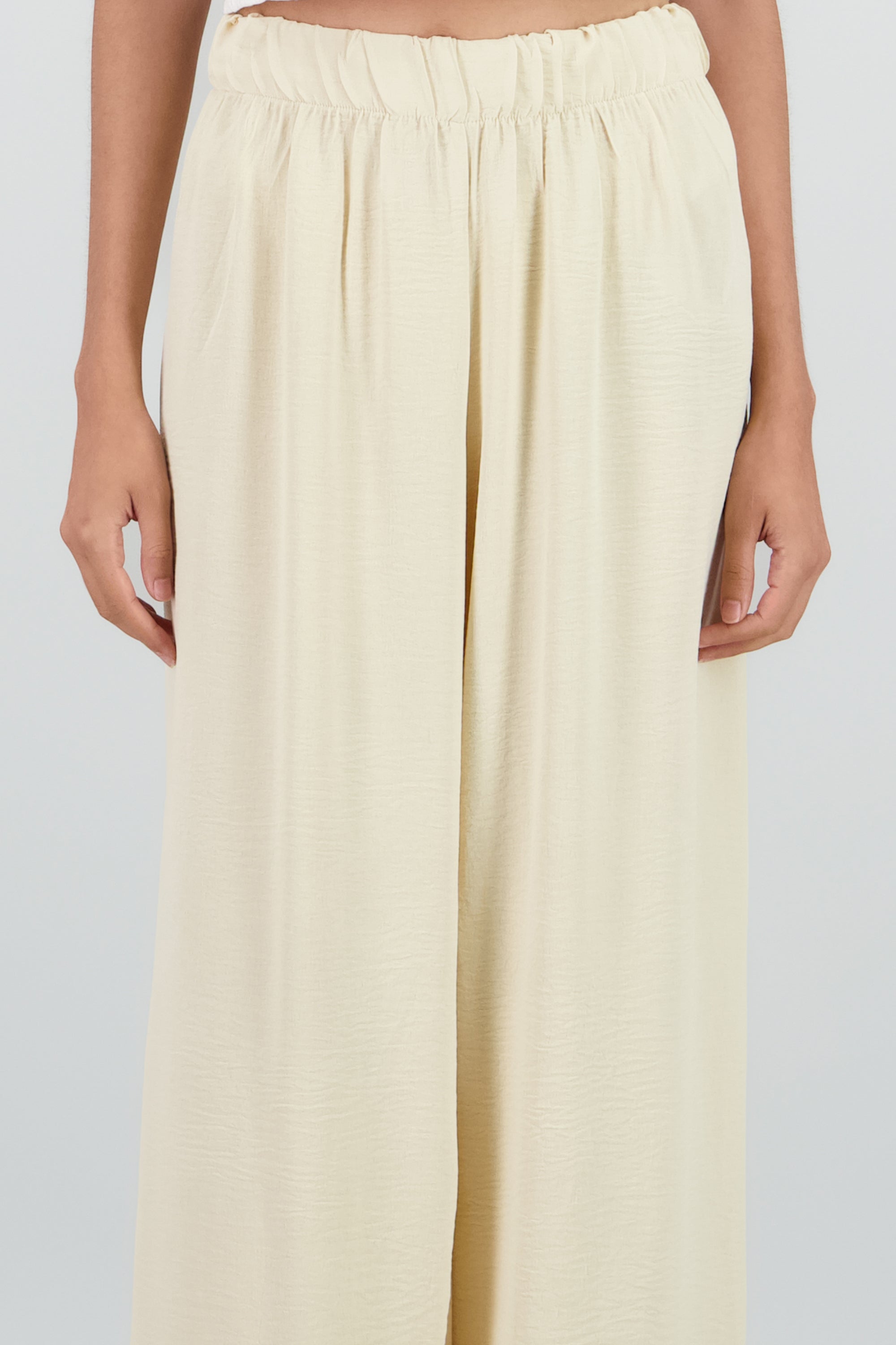 Pantalon detalle resorte fluido CREMA