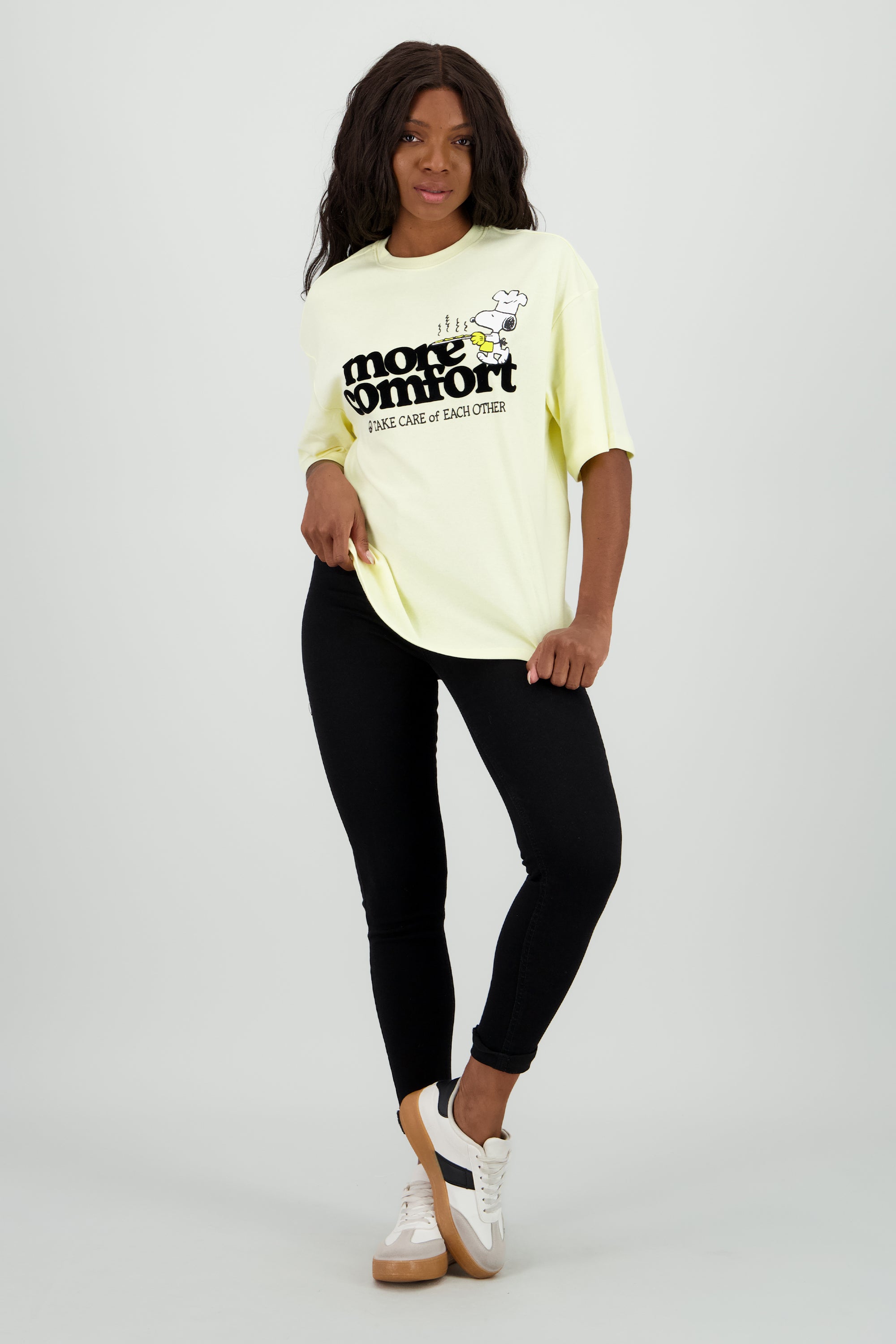 Playera overs Snoopy chef AMARILLO PASTEL