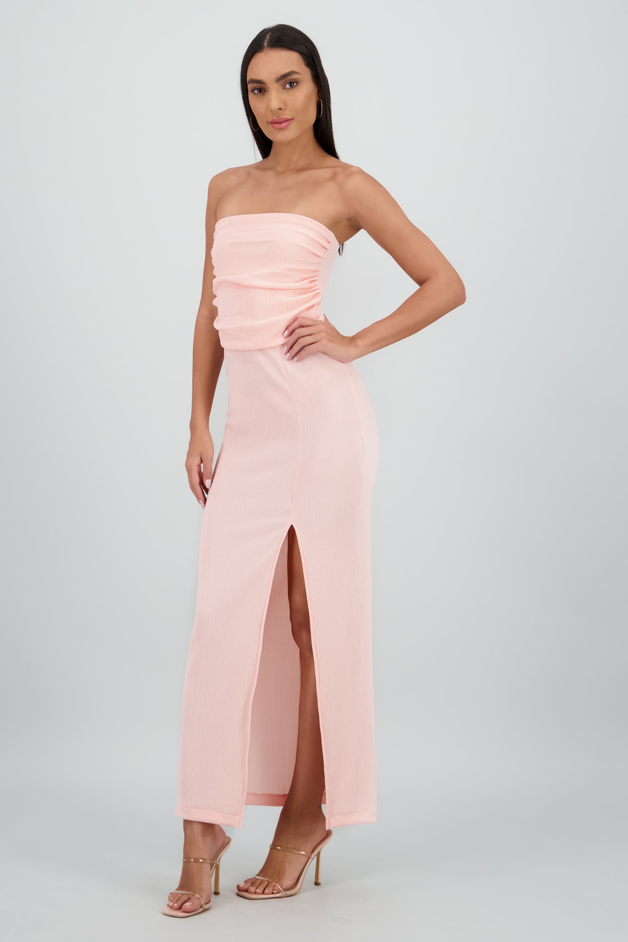 Vestido midi strapless drapeado abertura ROSA PASTEL