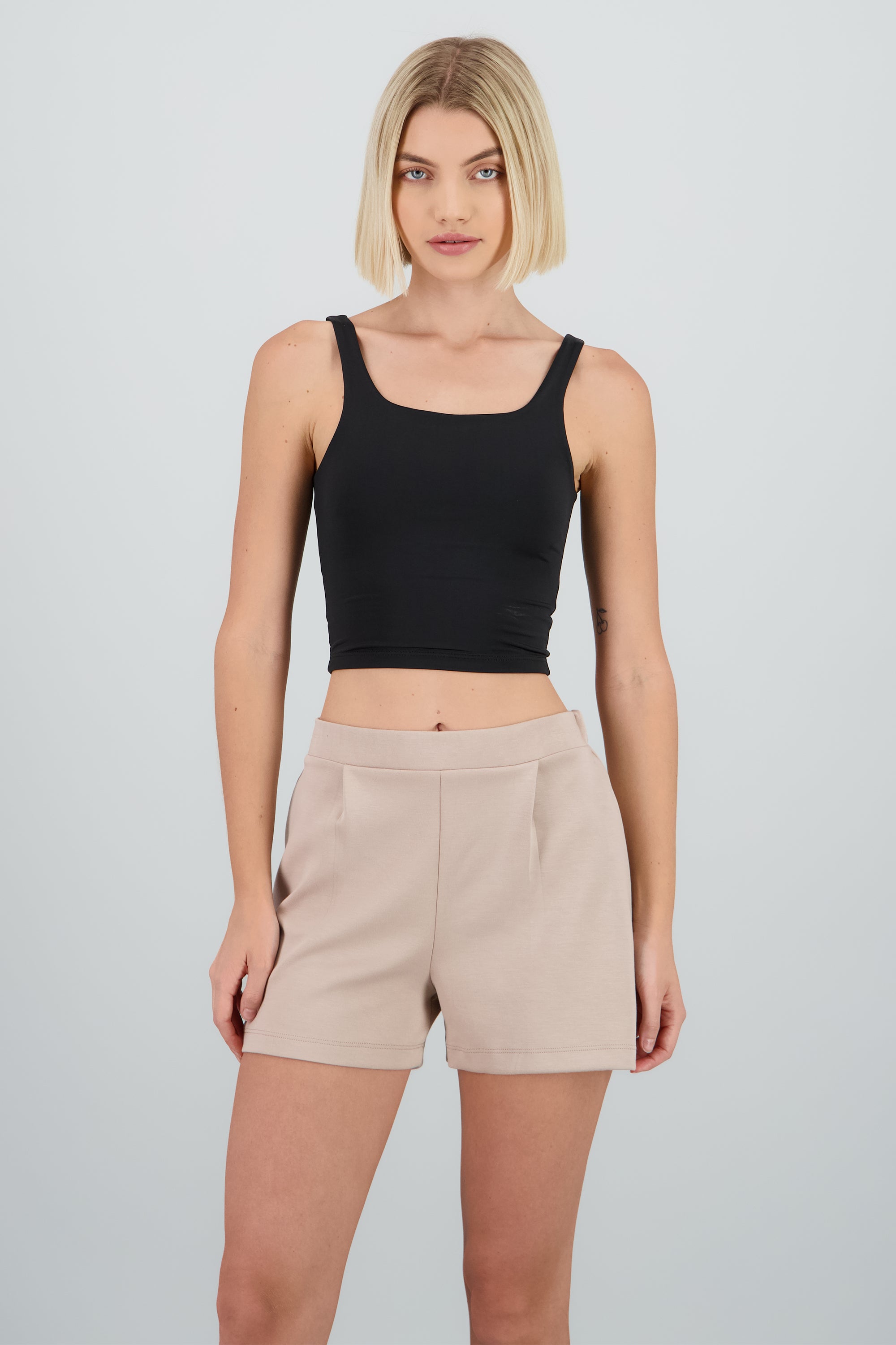 Top tirantes cuello redondo NEGRO