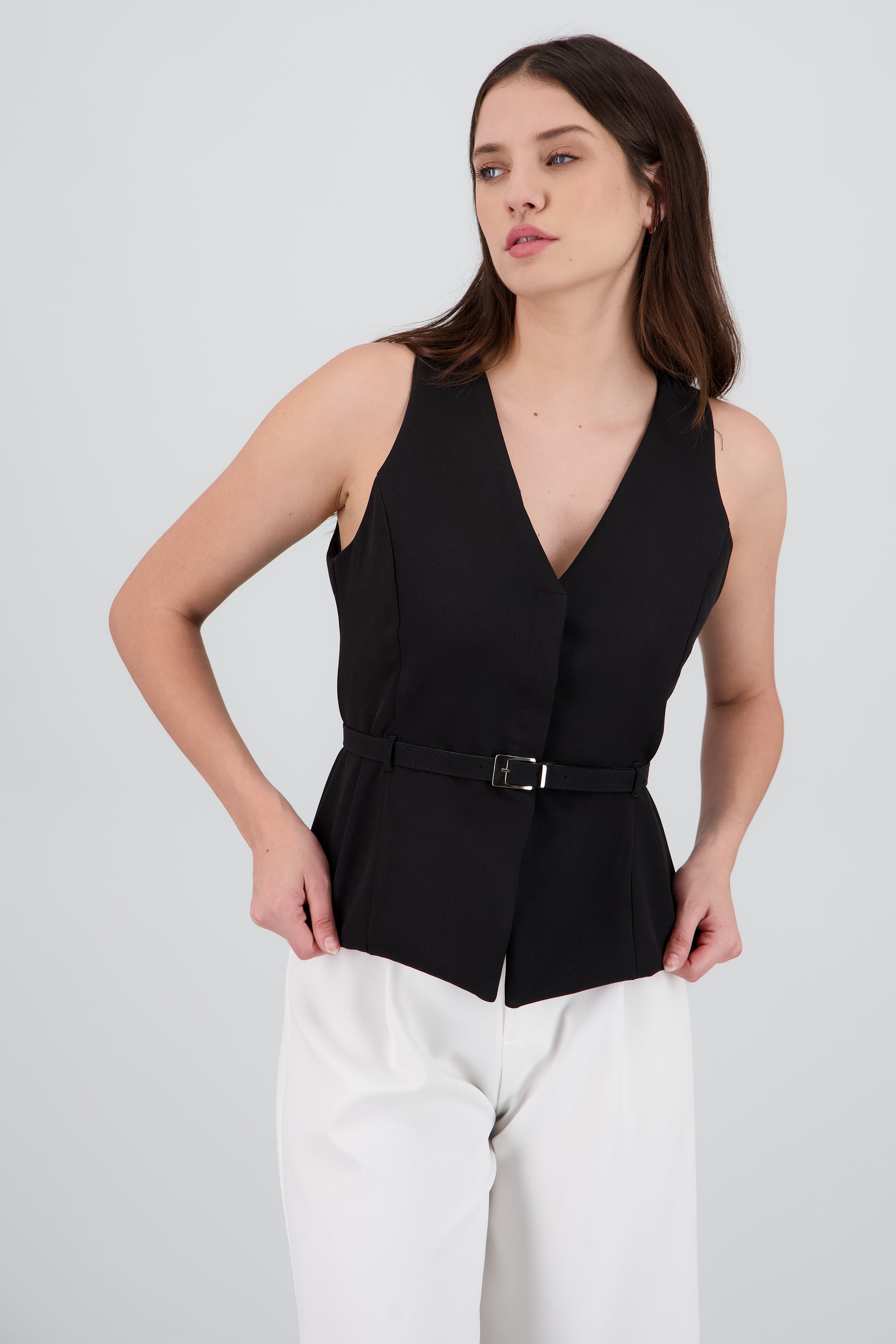 Chaleco cuello v cinturon NEGRO