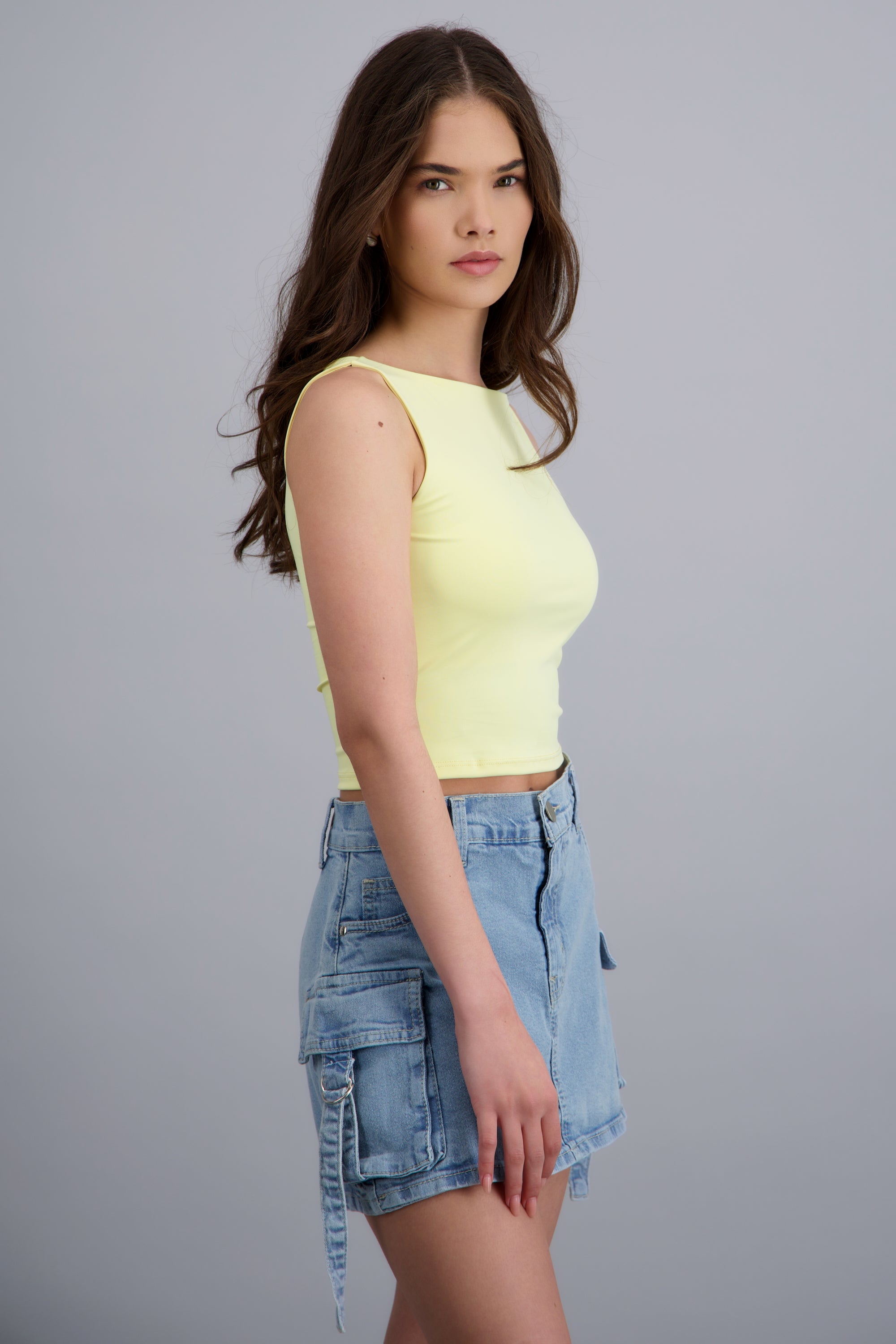 Top corto escote recto sin manga AMARILLO