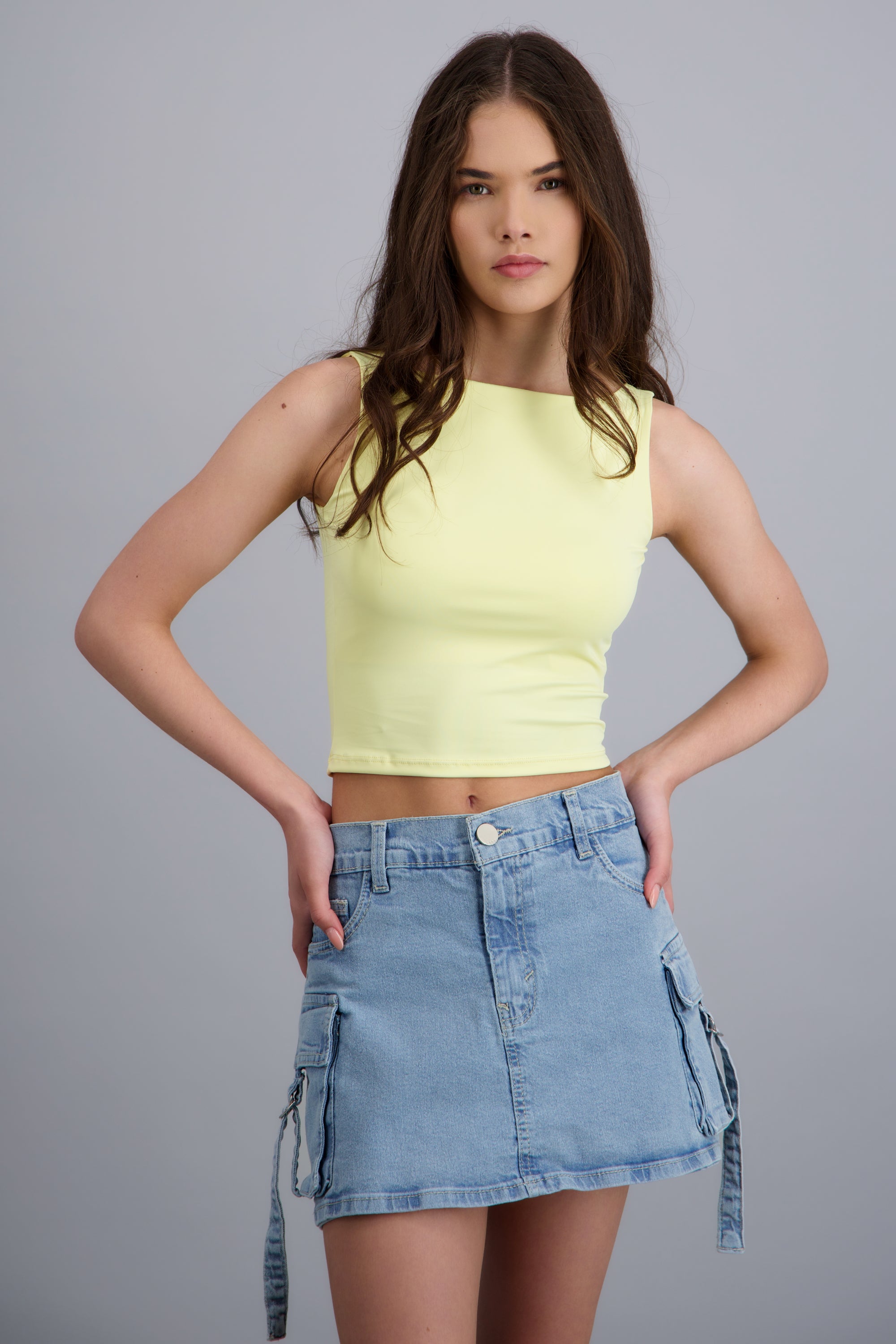 Top corto escote recto sin manga AMARILLO