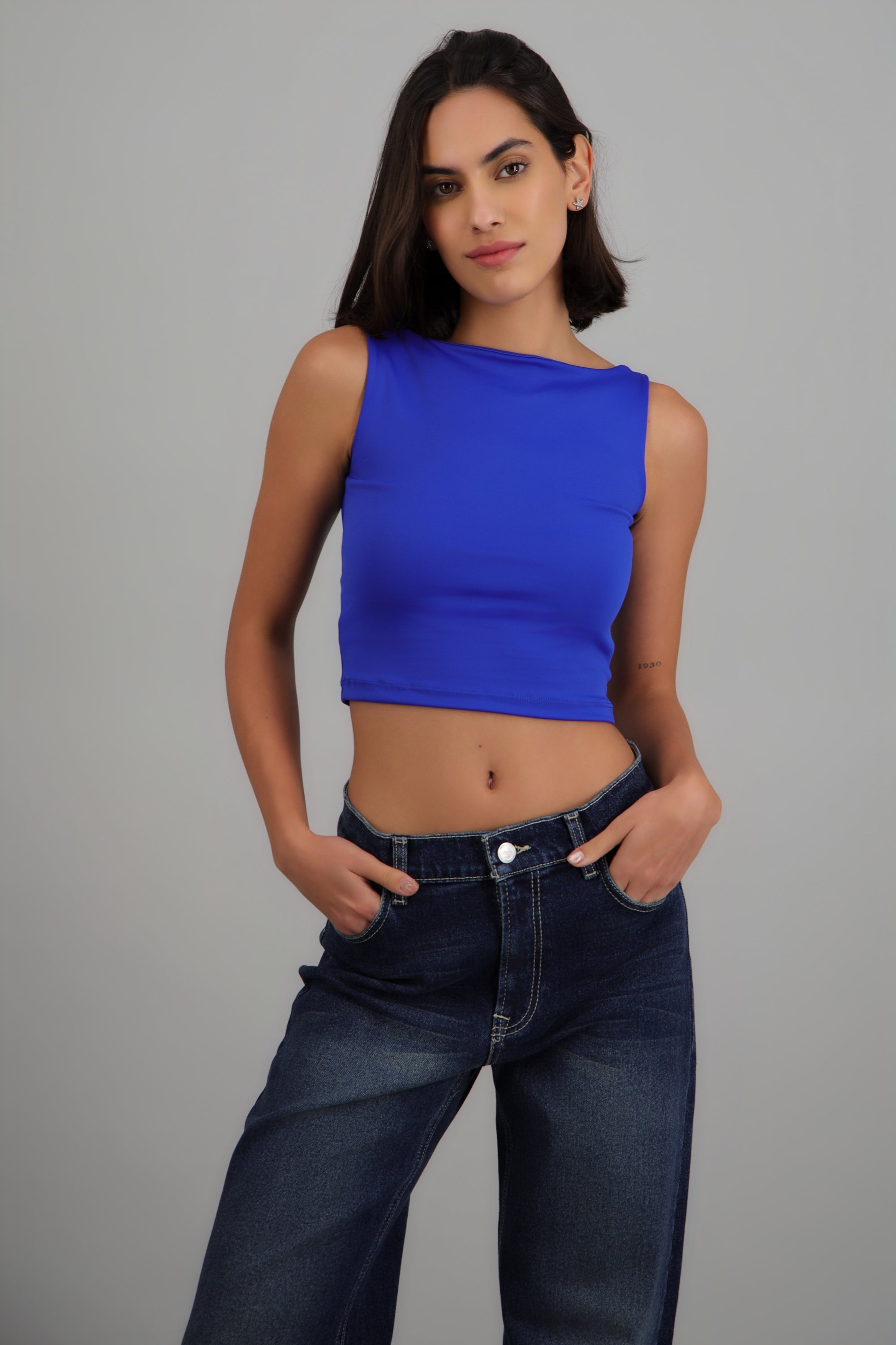 Top corto escote recto sin manga AZUL REY