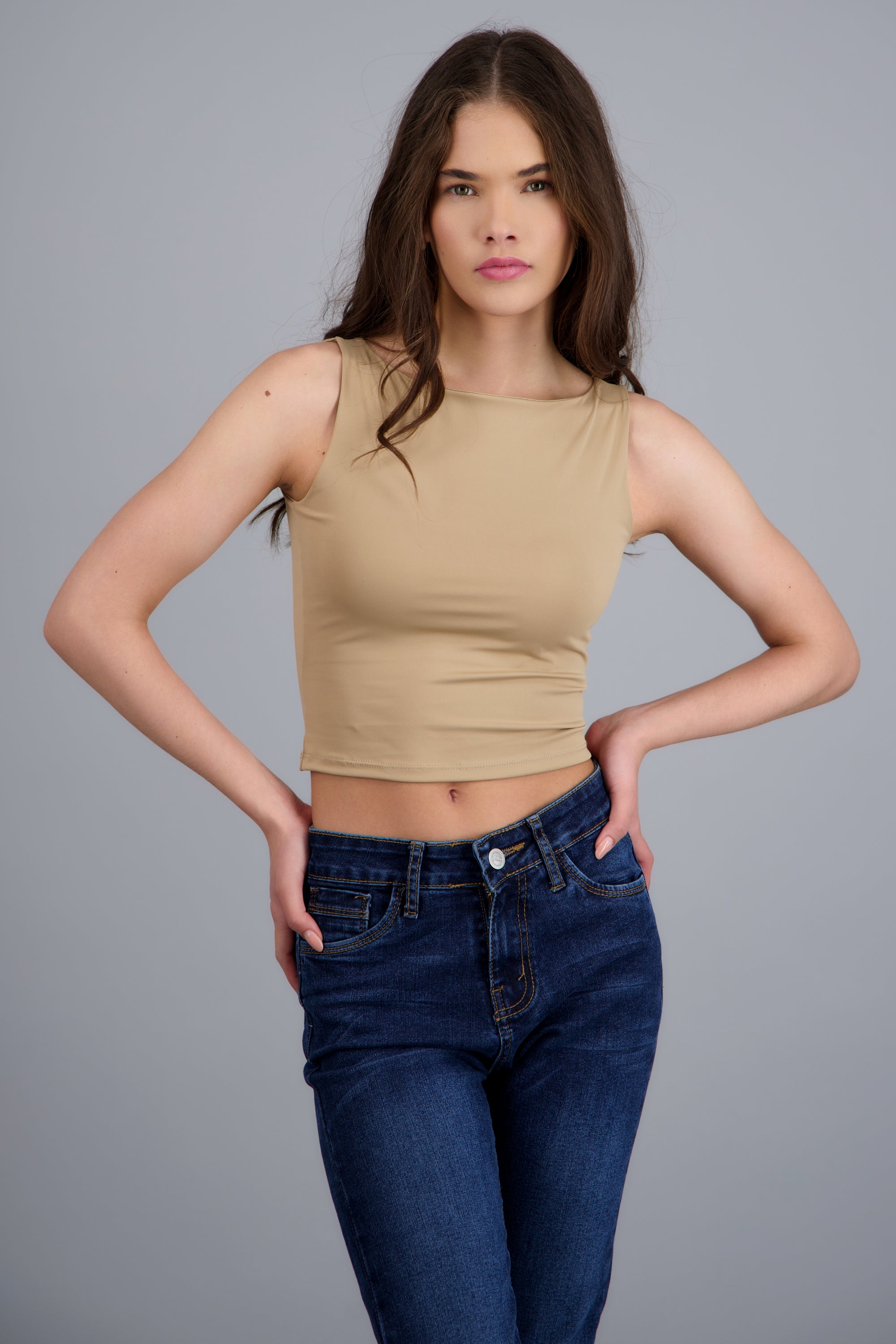 Top corto escote recto sin manga GREIGE