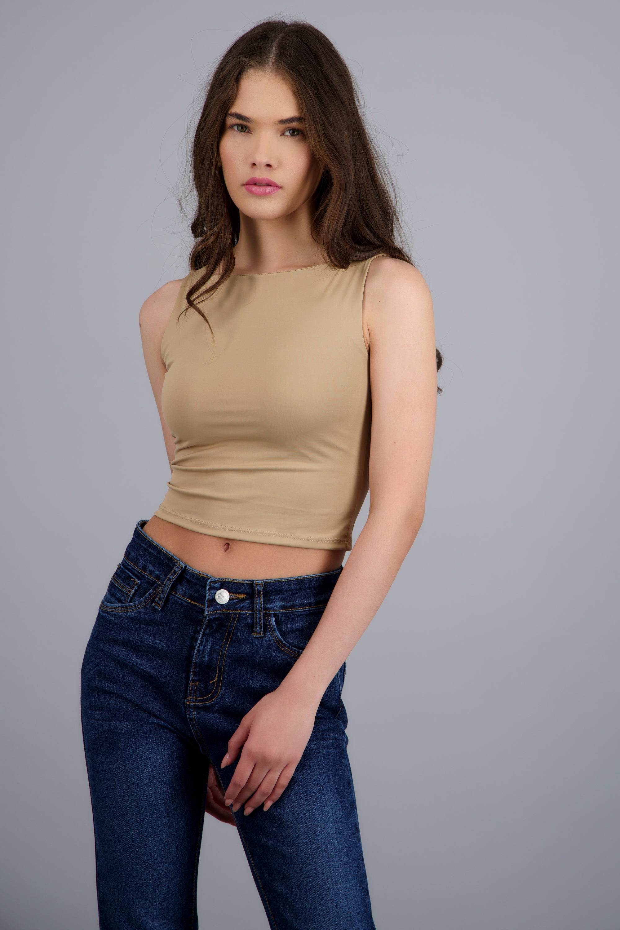 Top corto escote recto sin manga GREIGE