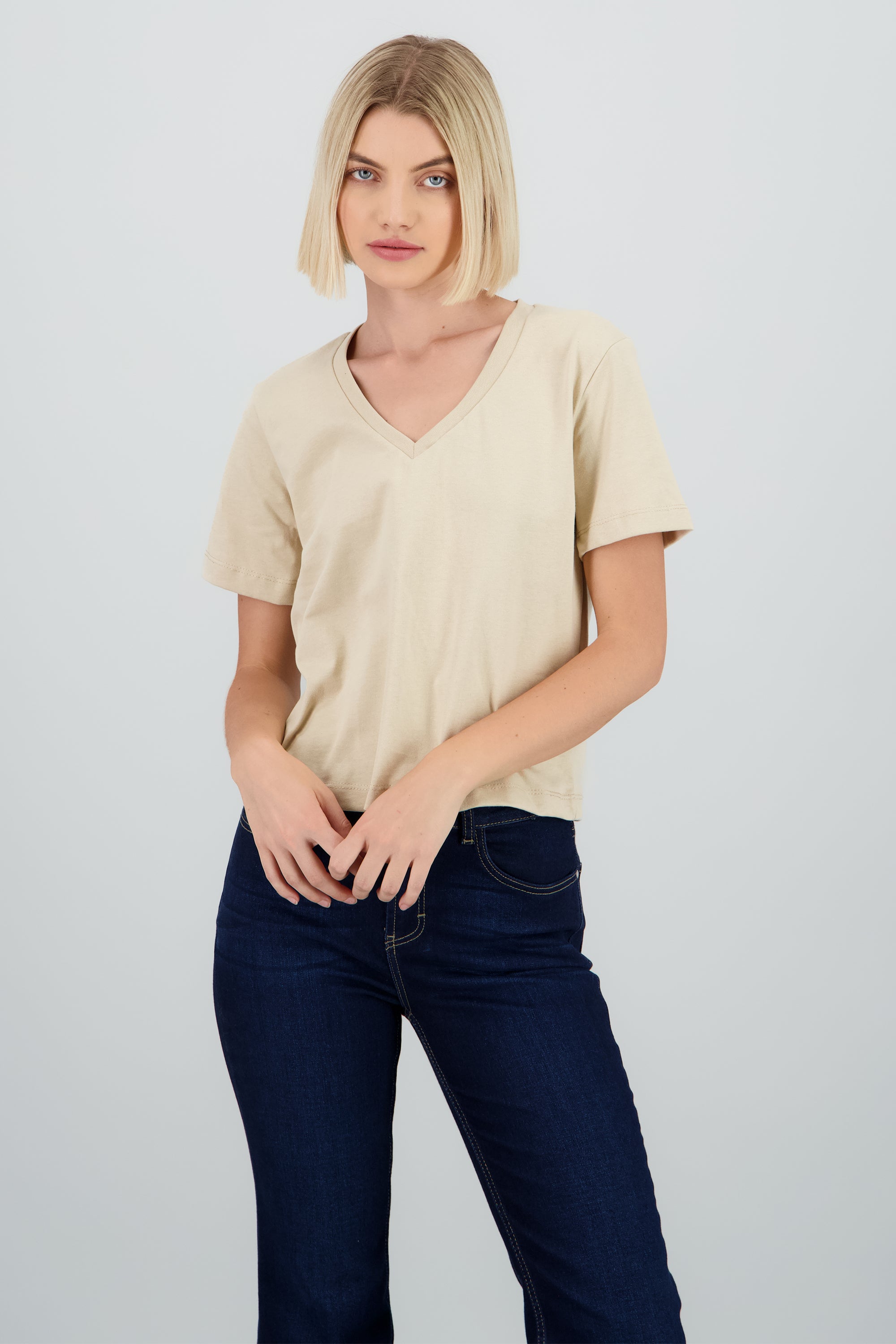 Playera cuello v manga corta lisa ARENA