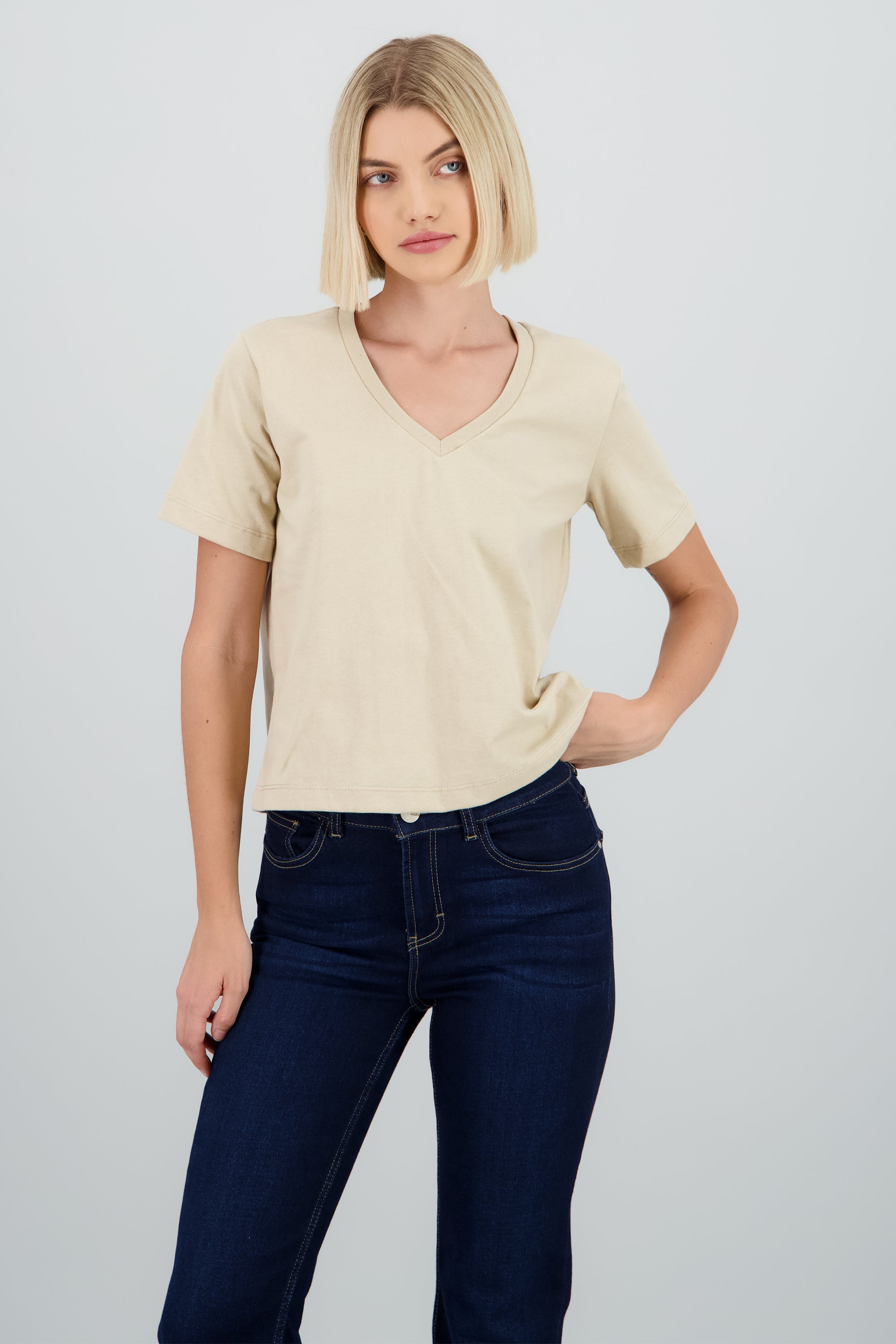 Playera cuello v manga corta lisa ARENA