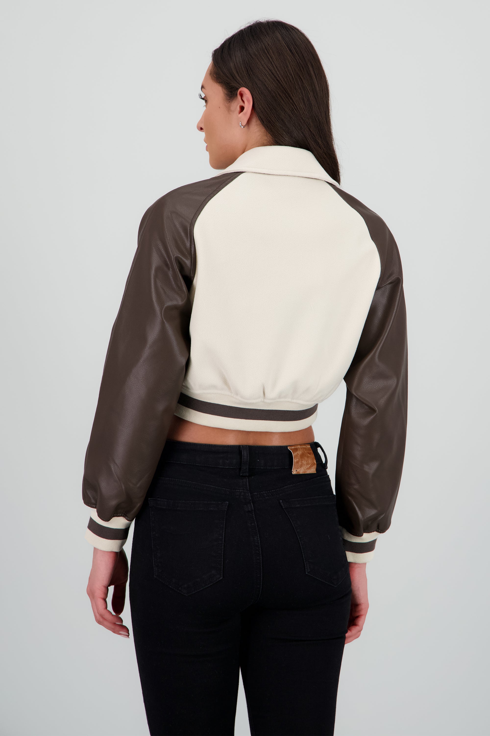 Chamarra bomber con mangas en contraste CAFE COMBO