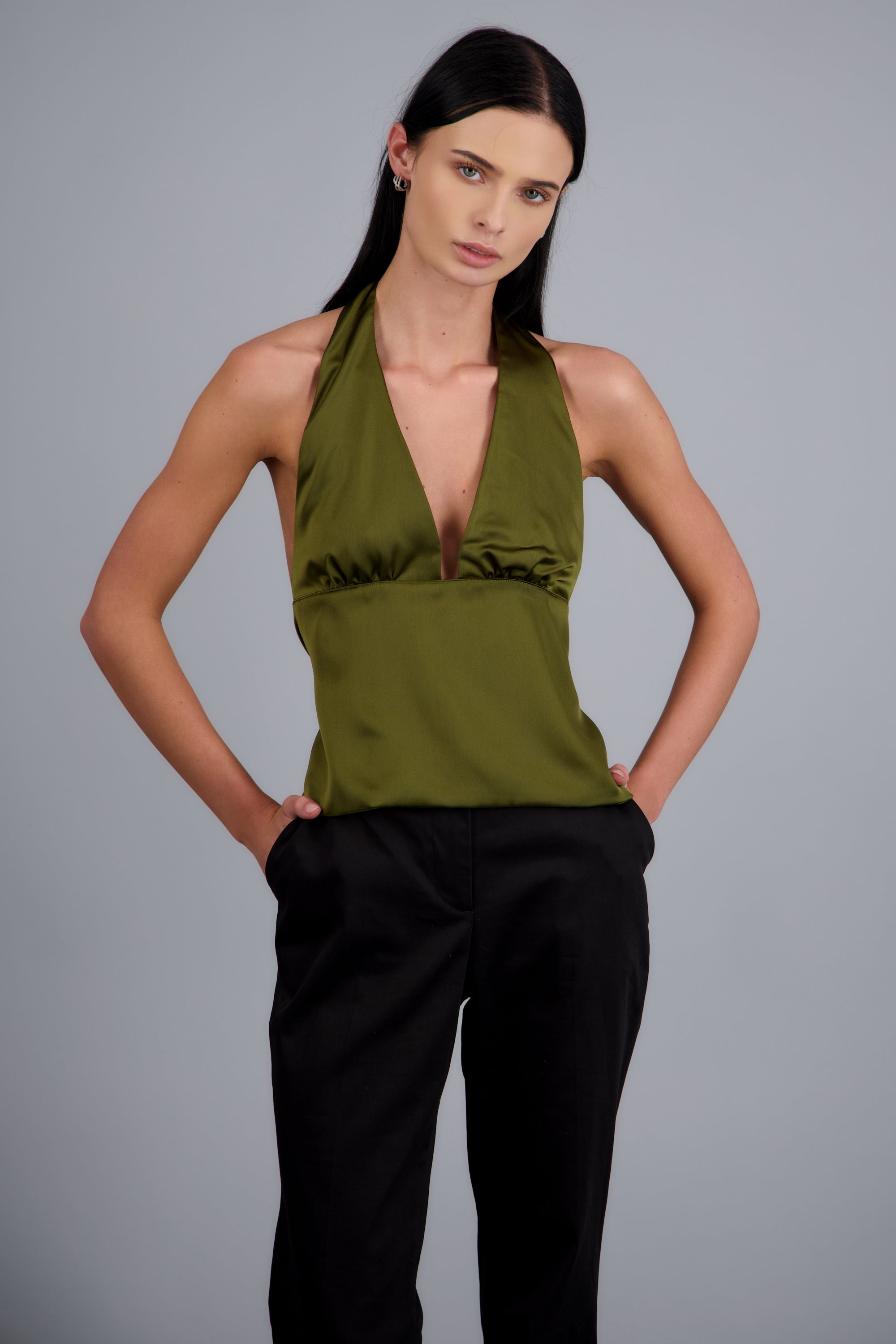 Top satinado escote espalda hypsters OLIVO