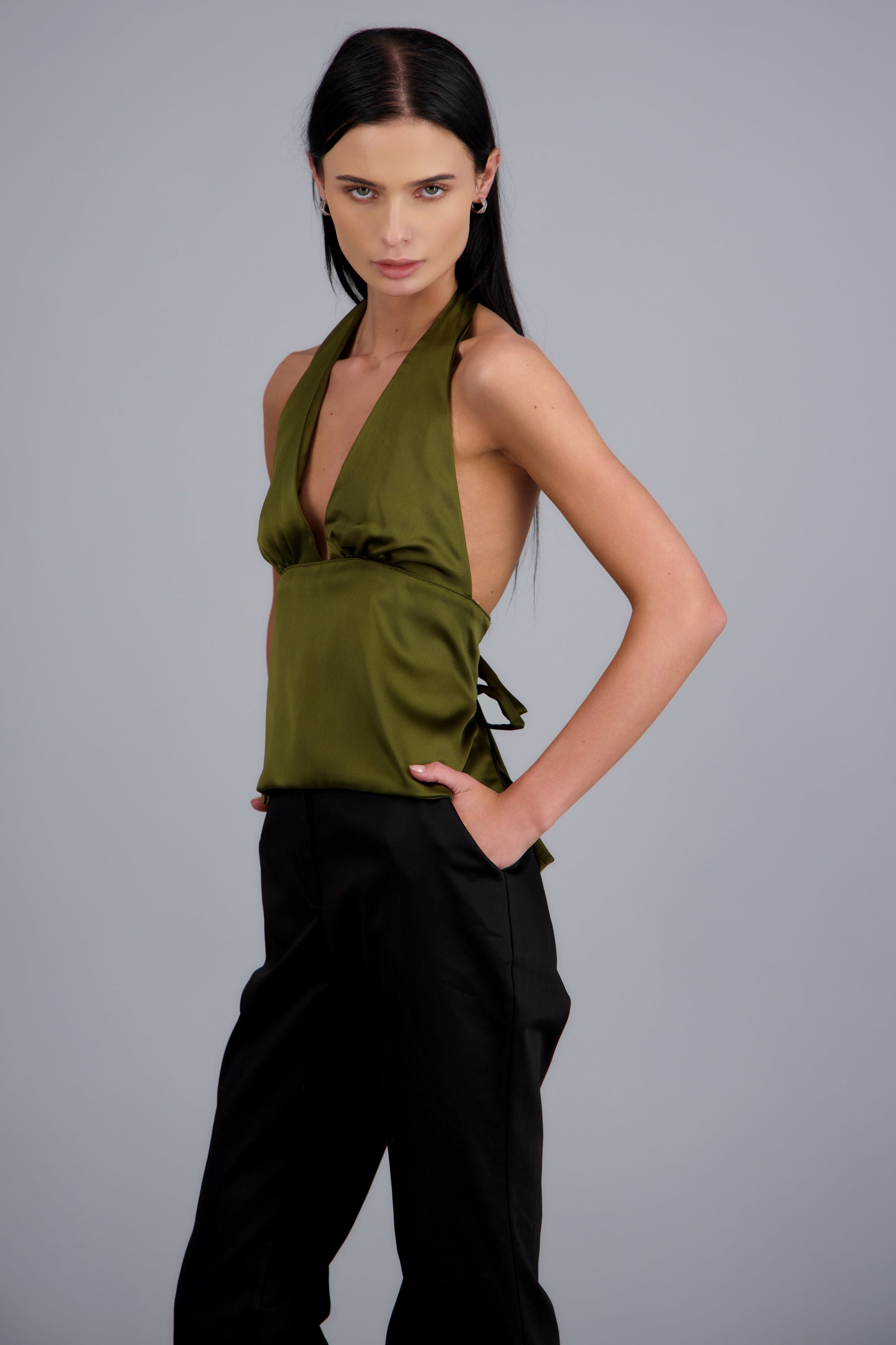 Top satinado escote espalda hypsters OLIVO