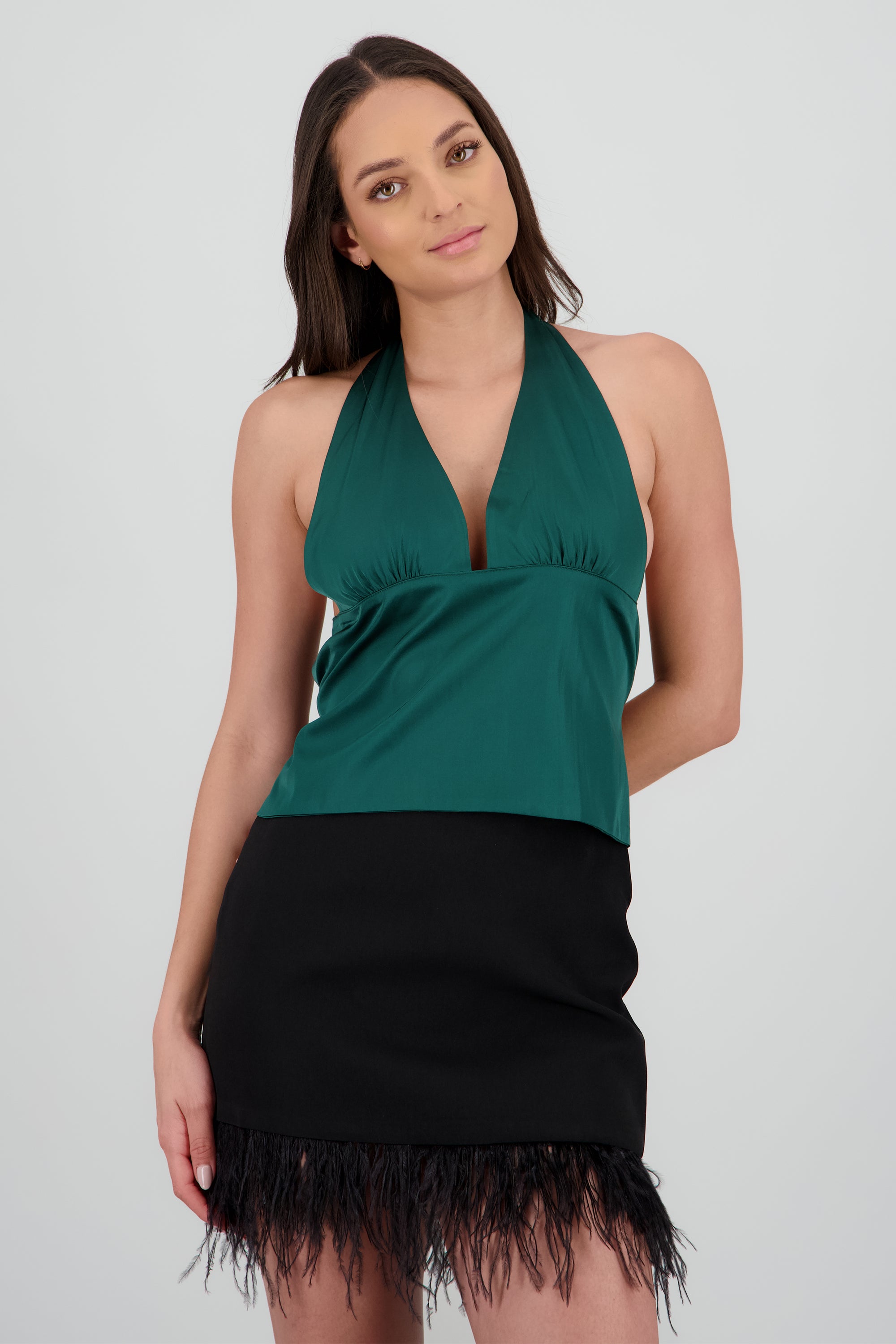 Top satinado escote espalda VERDE CAZADOR