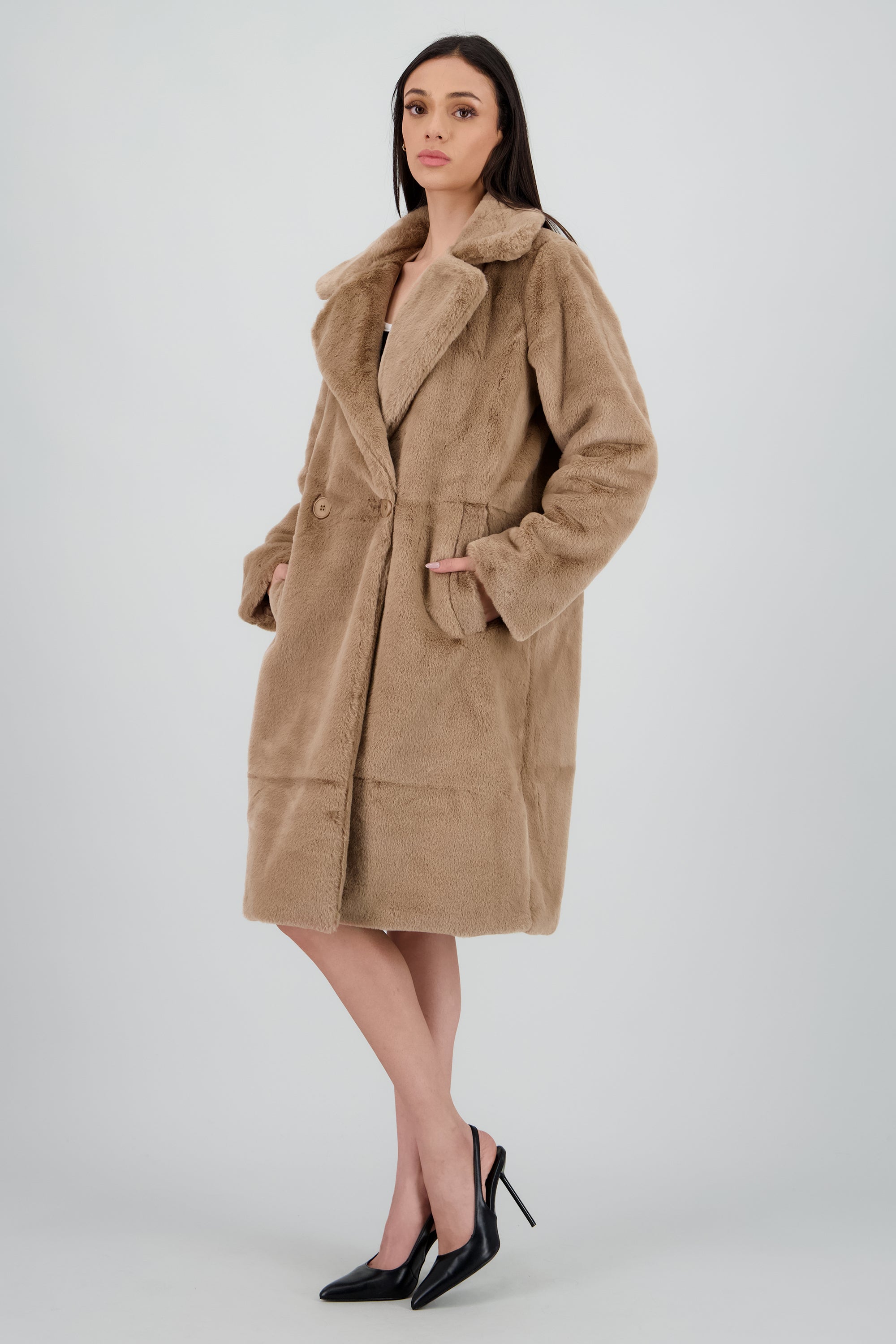 Abrigo largo de pelo sintetico BEIGE