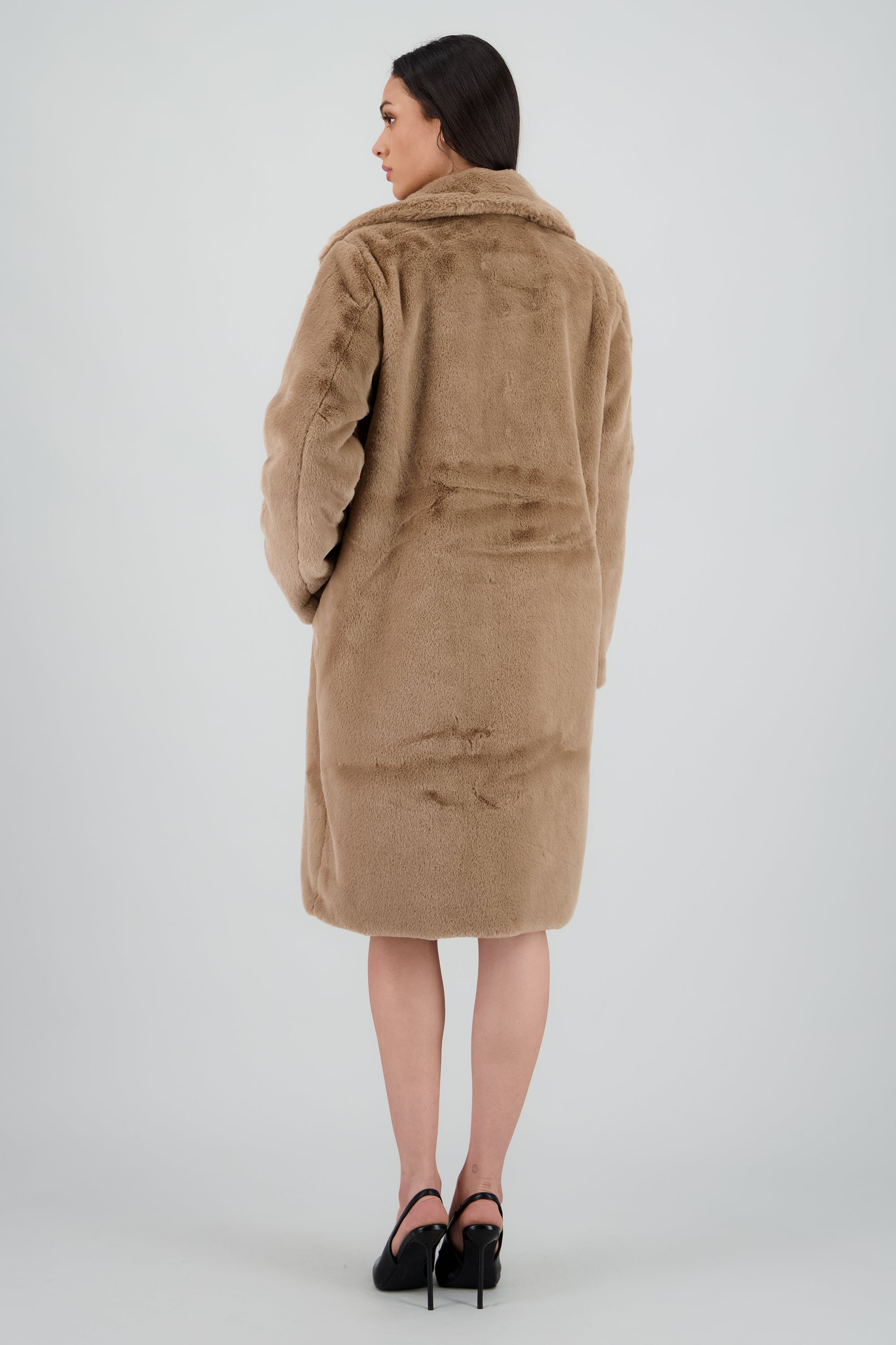 Abrigo largo de pelo sintetico BEIGE