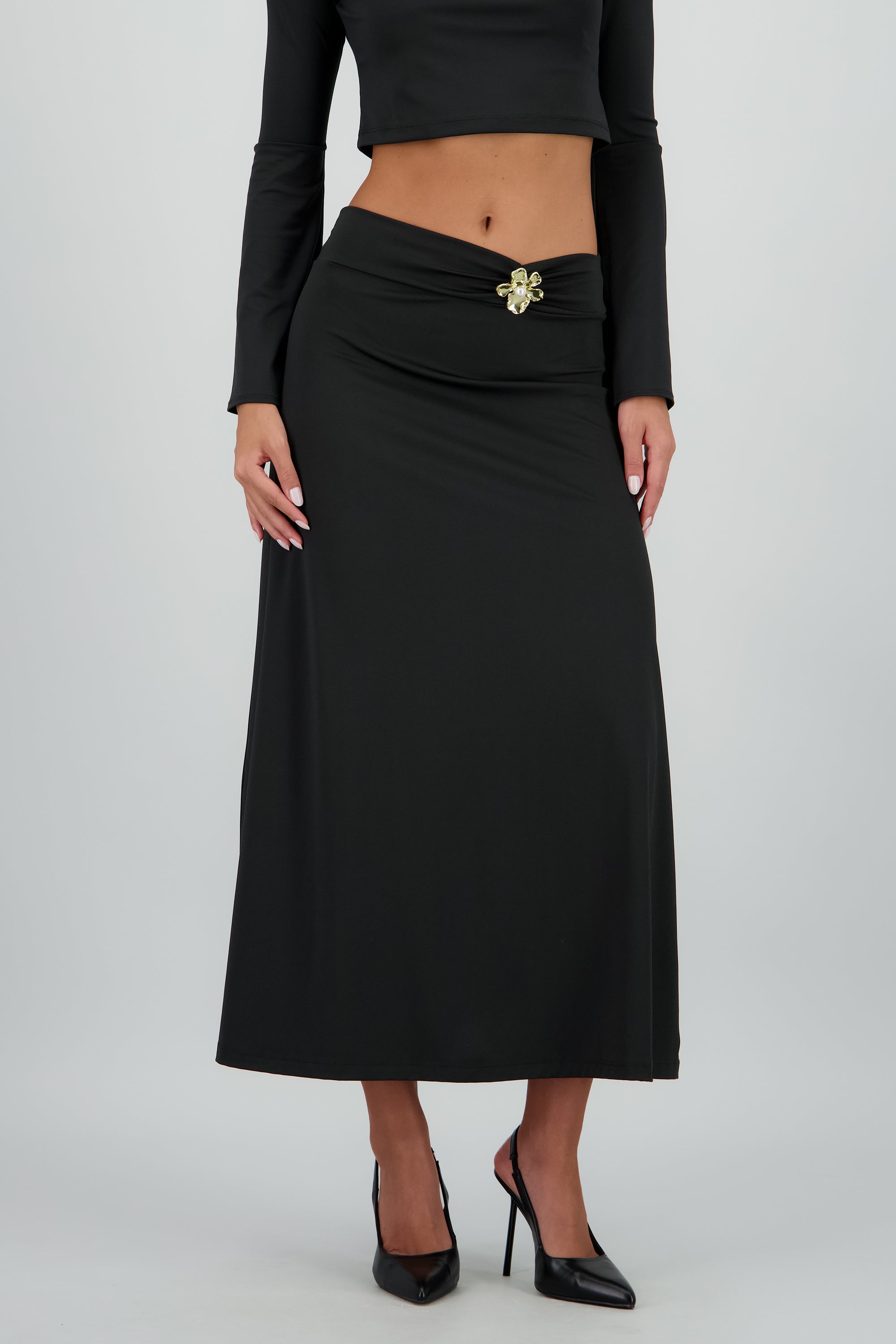 Falda maxi detalle flor NEGRO