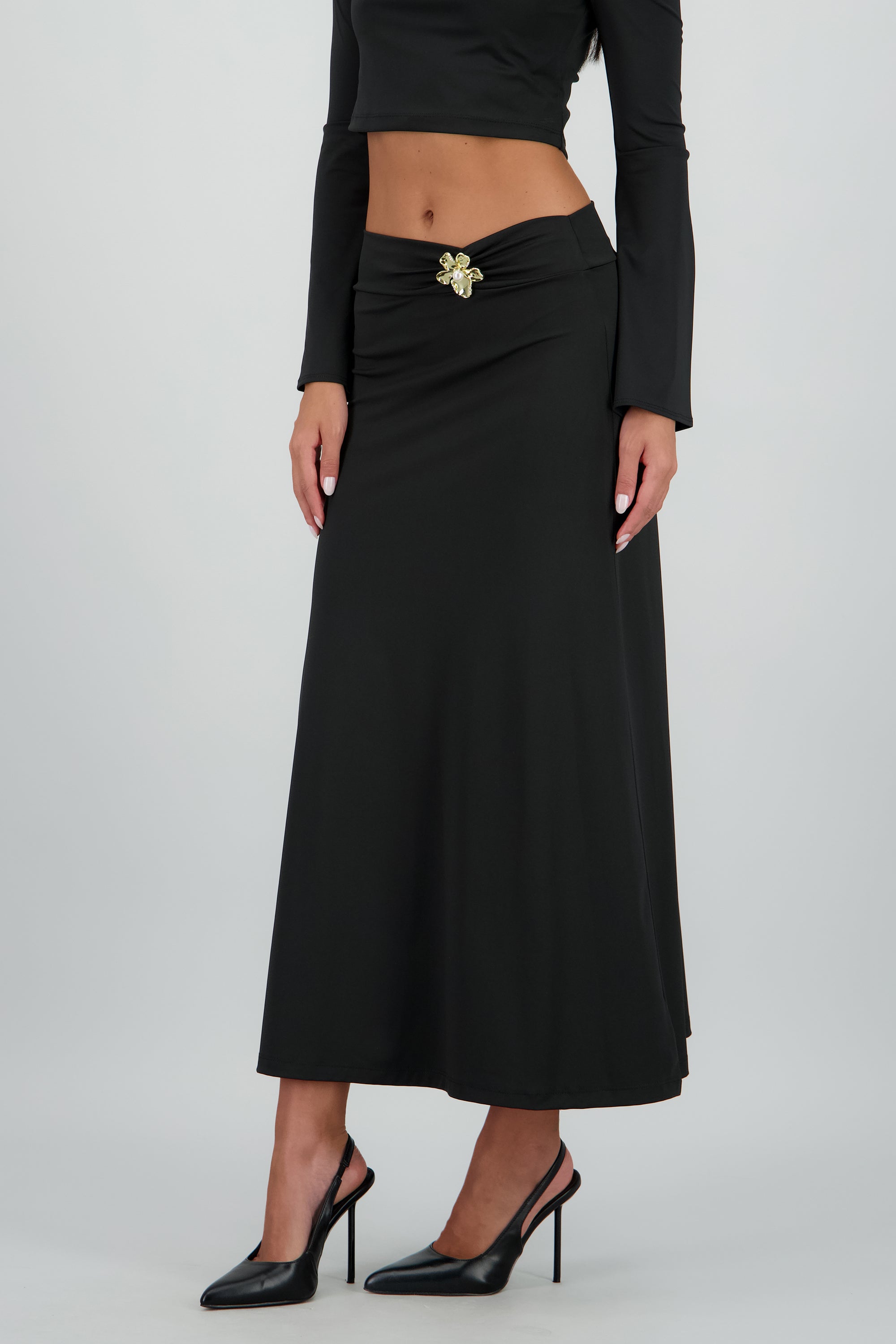 Falda maxi detalle flor NEGRO