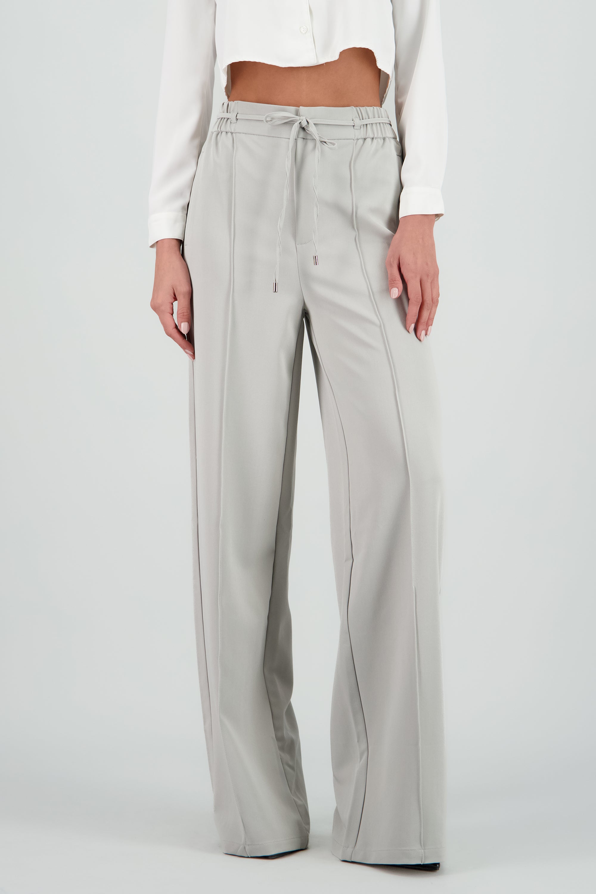 Pantalón ancho pinzas detalle jareta GRIS