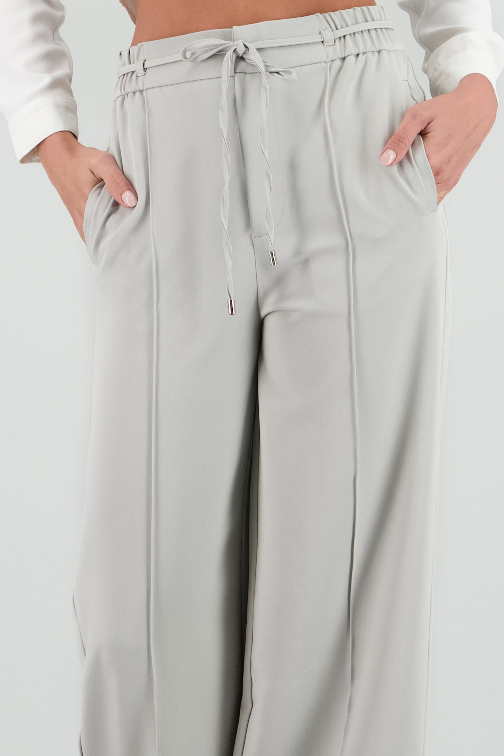 Pantalón ancho pinzas detalle jareta GRIS