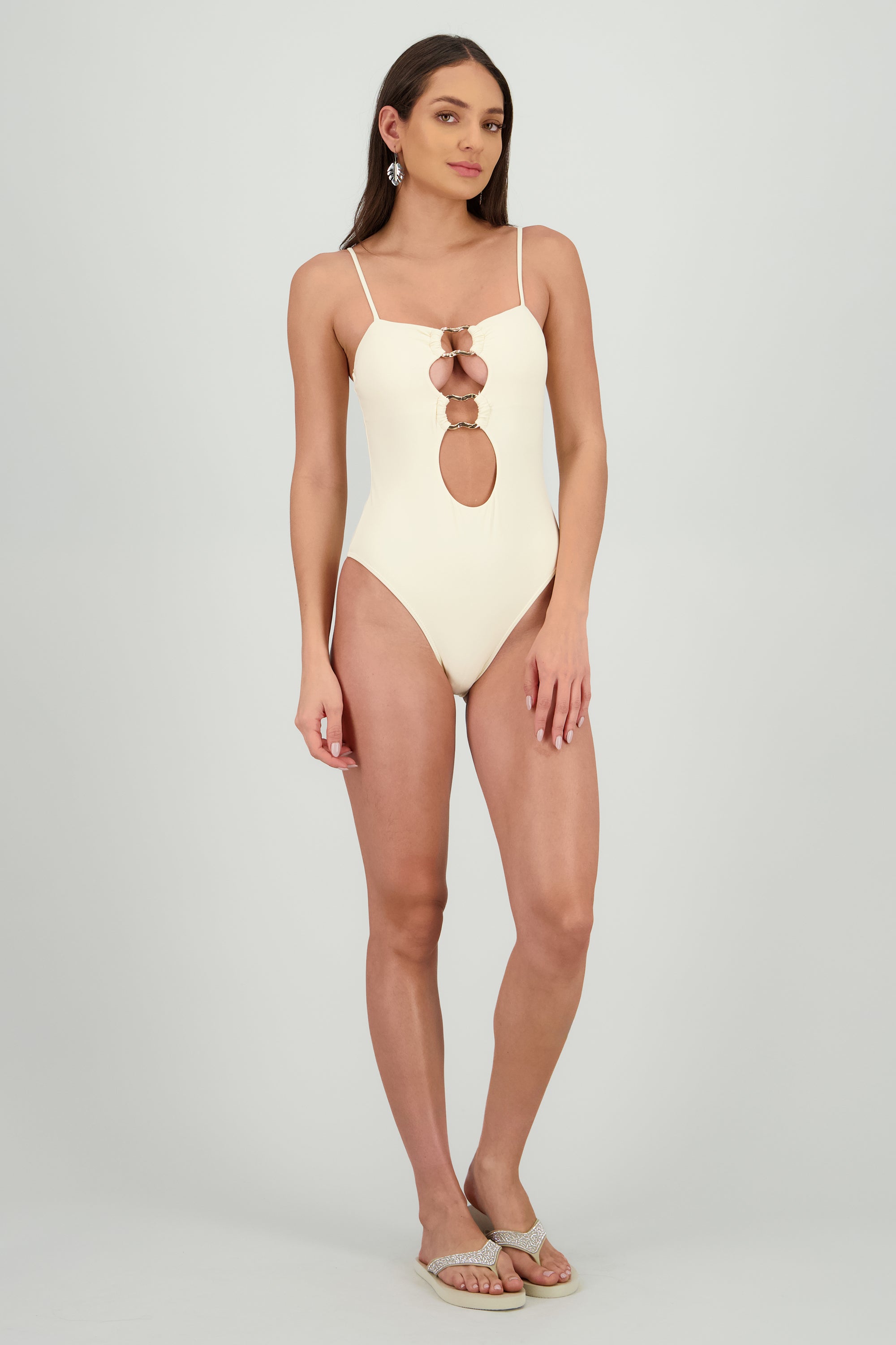 Traje de baño detalle aros irregulares CREMA