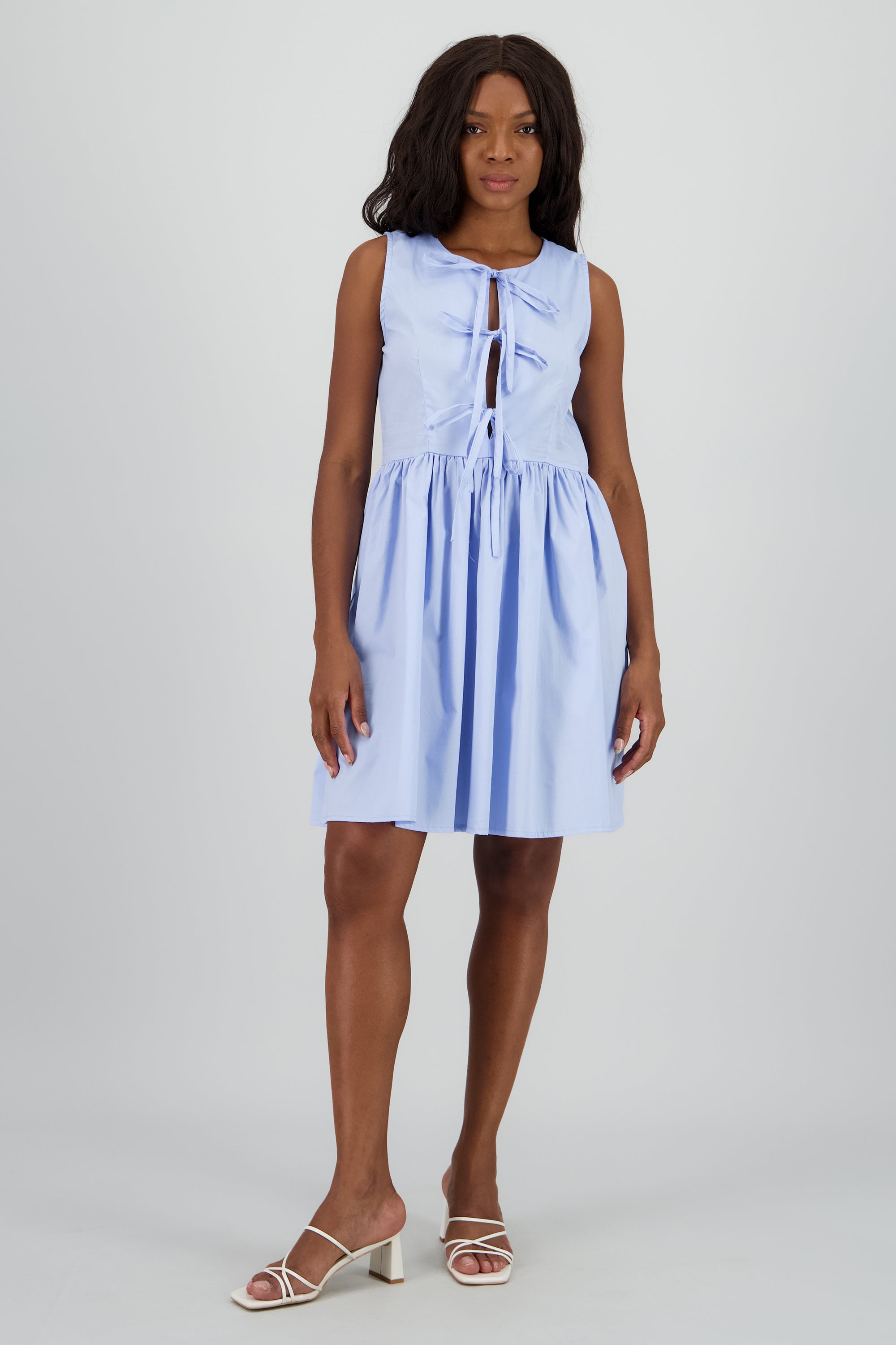 Vestido mini sin manga detalle frunces lazos AZUL PASTEL