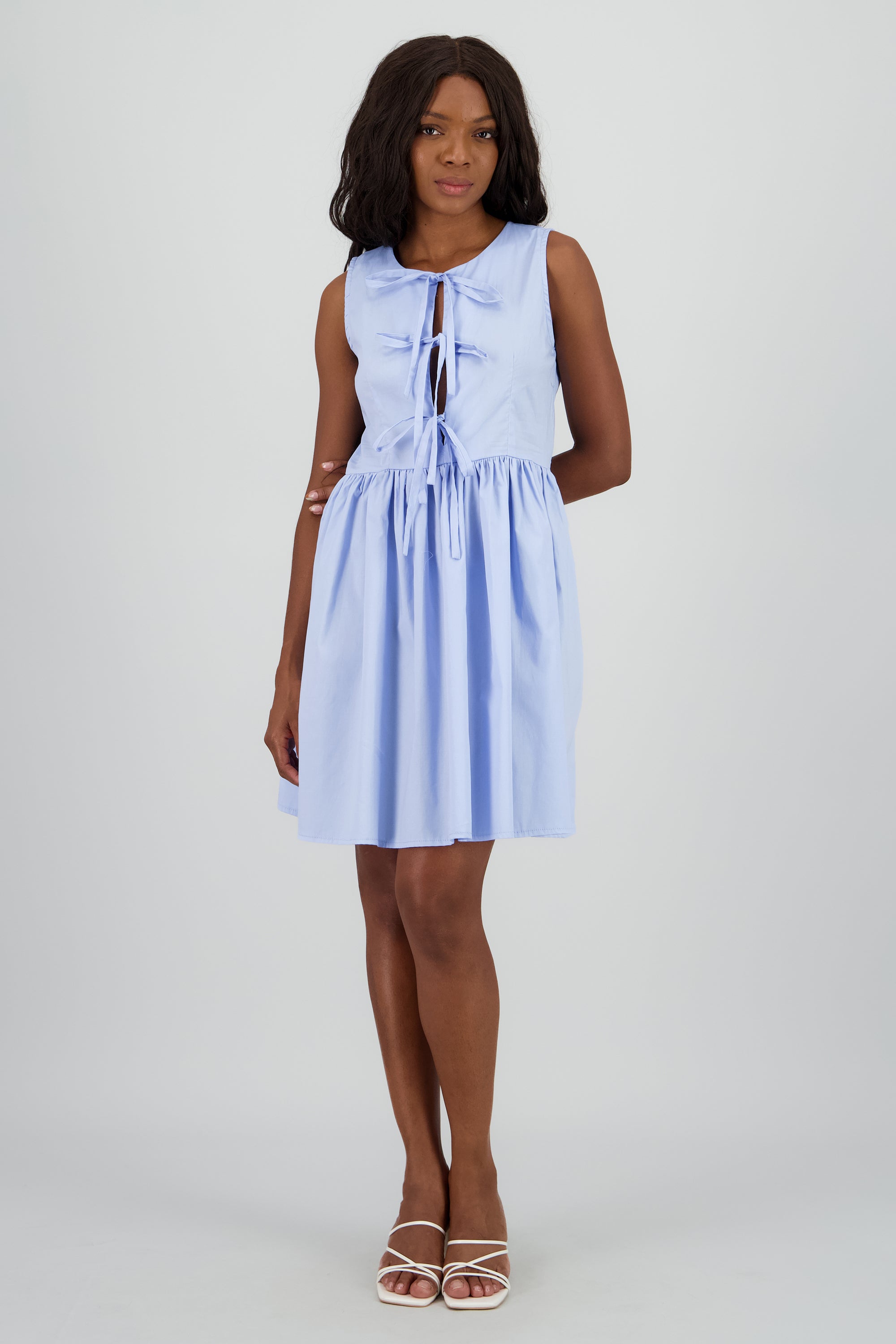 Vestido mini sin manga detalle frunces lazos AZUL PASTEL